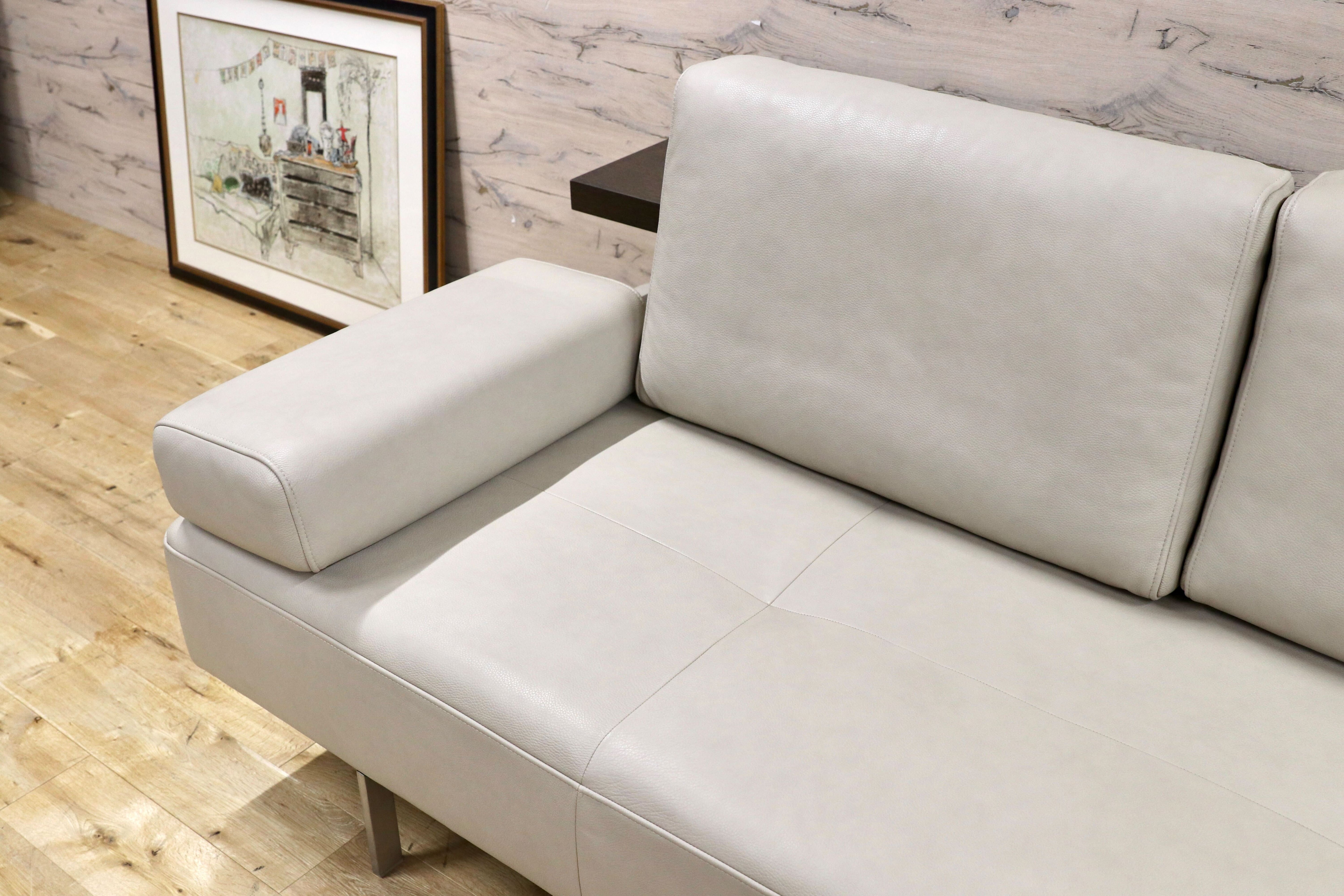 GMGK368○ROLF BENZ / ロルフベンツ DONO ドノ 3人掛けソファ トリプルソファ 本革 アイボリー IDC大塚家具 最高峰 定価148万 展示品