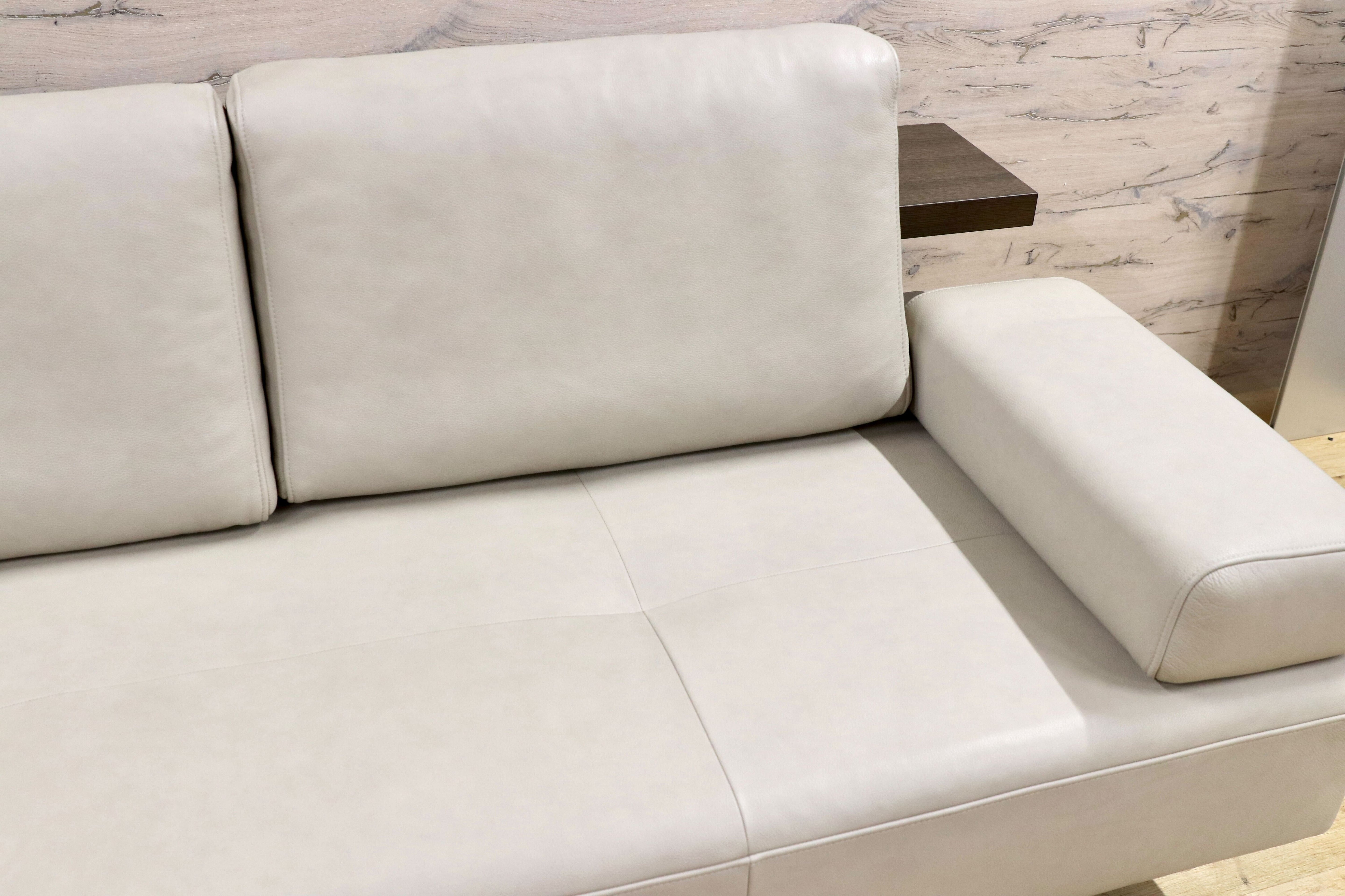 GMGK368○ROLF BENZ / ロルフベンツ DONO ドノ 3人掛けソファ トリプルソファ 本革 アイボリー IDC大塚家具 最高峰 定価148万 展示品