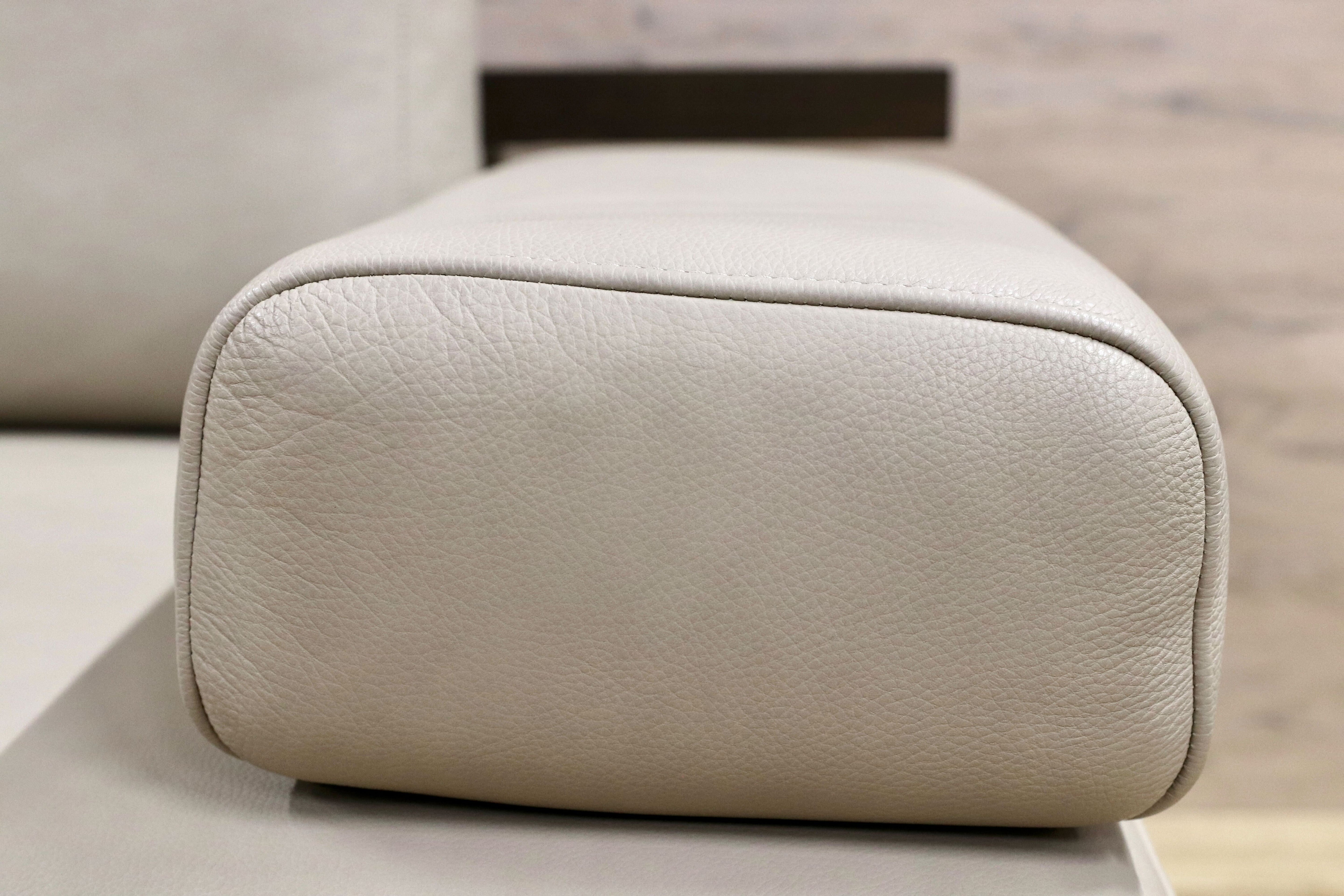 GMGK368○ROLF BENZ / ロルフベンツ DONO ドノ 3人掛けソファ トリプルソファ 本革 アイボリー IDC大塚家具 最高峰 定価148万 展示品