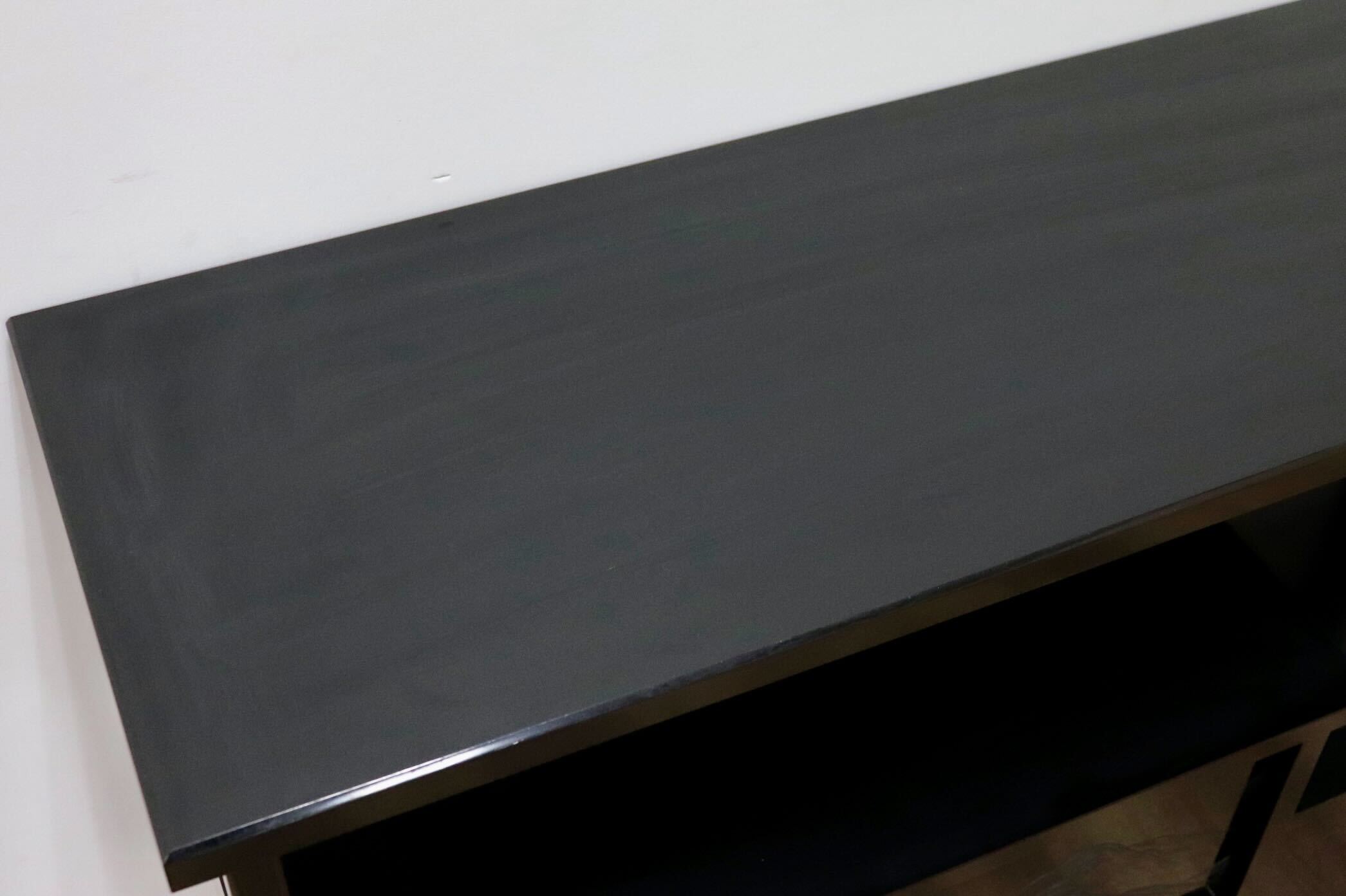 GMGF121○モリシゲ / MORISHIGE 有明 彫漆 飾り棚 茶棚 違い棚 和家具 黒漆 彫漆山 木立 香雲 伝統工芸品 IDC大塚家具 定価102万 展示品