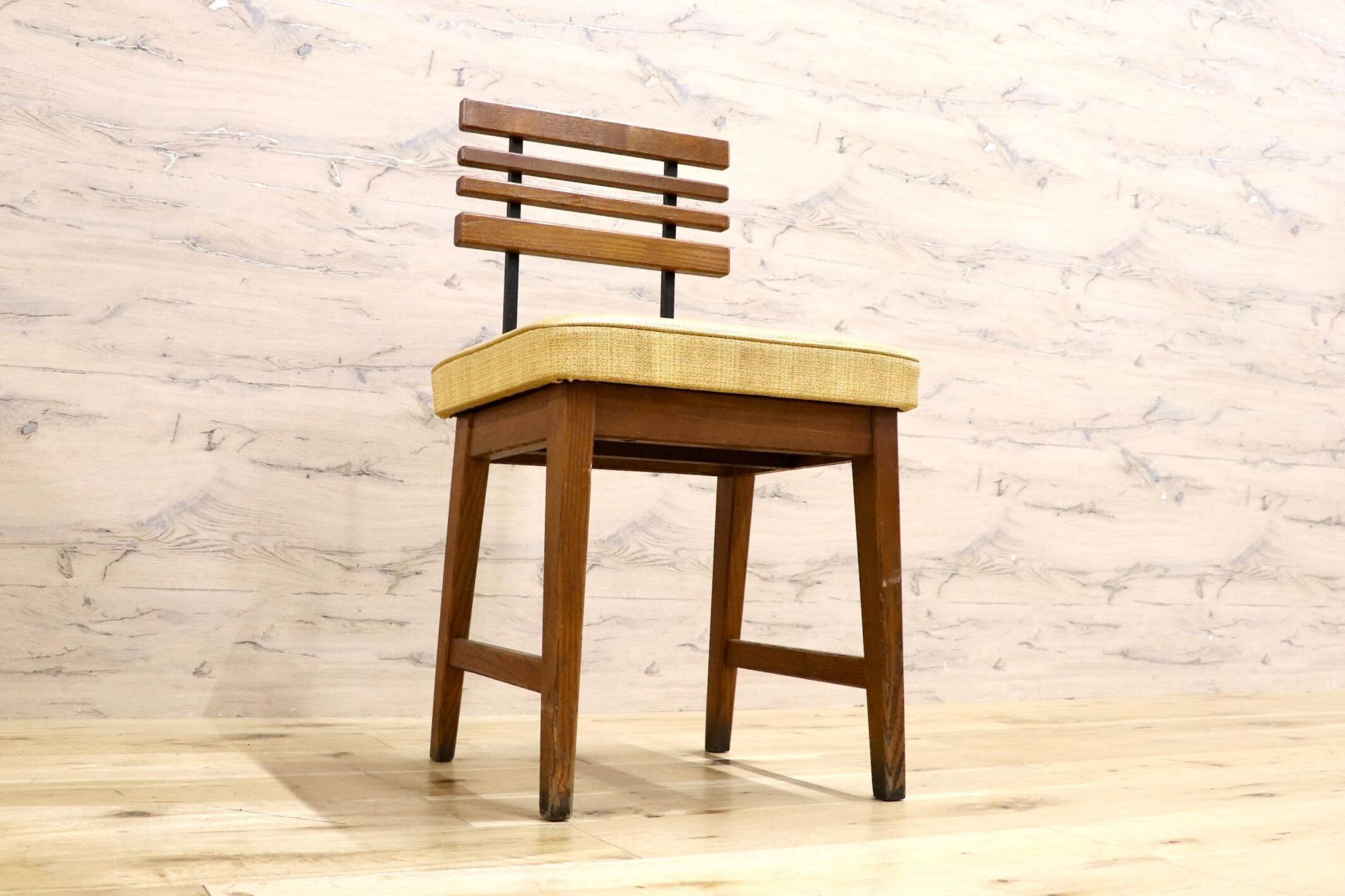 GMIS495A○アンティーク 北欧スタイル ヴィンテージ ダイニングチェア デスクチェア コンパクトチェア 木製 ビニールレザー 椅子 レトロ