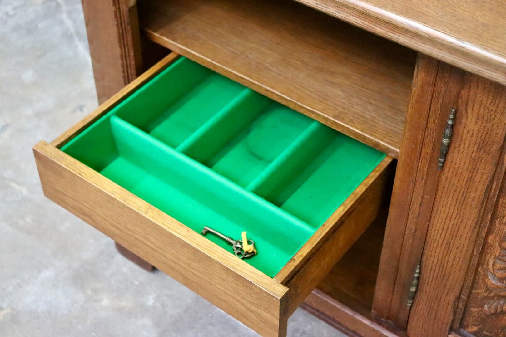 GMIH323○Sprij Meubelen / スプライ ムーベレン オランダ製 サイドボード リビングボード 彫刻 飾り棚 インテリア ヴィンテージ 希少