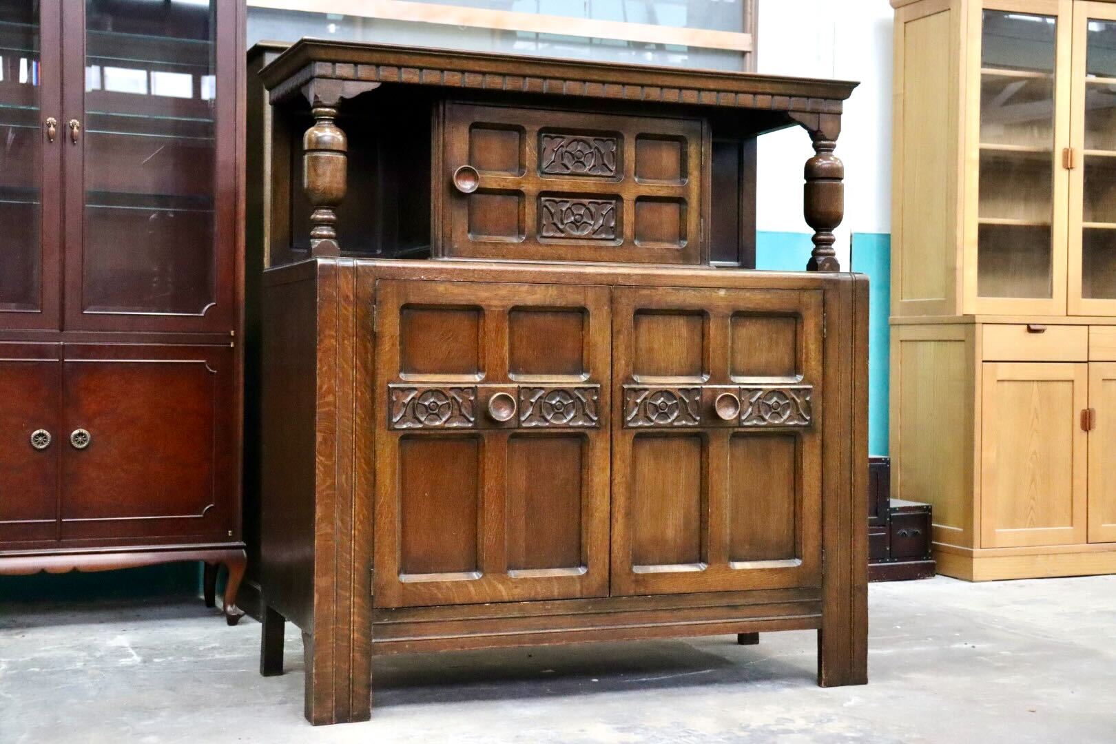 GMIS392○イギリスアンティーク コートカップボード キャビネット 飾り棚 サイドボード オーク材 クラシック ヴィンテージ 店舗什器