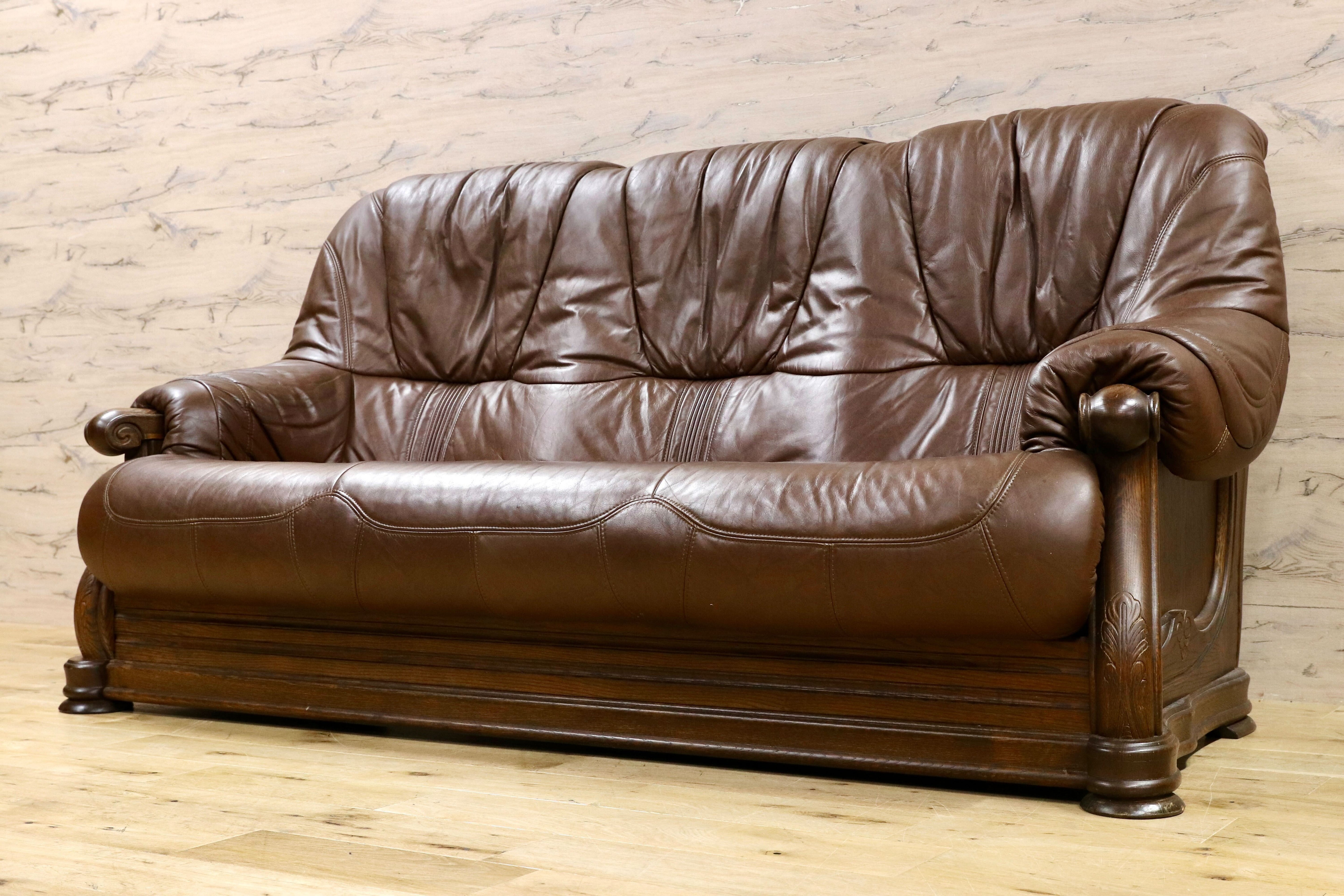 GMHS144○オランダ製 ダッチカントリー 3人掛けソファ トリプルソファ 長椅子 楢材 本革 鋲打ち 彫刻 クラシック ヴィンテージ 約60万