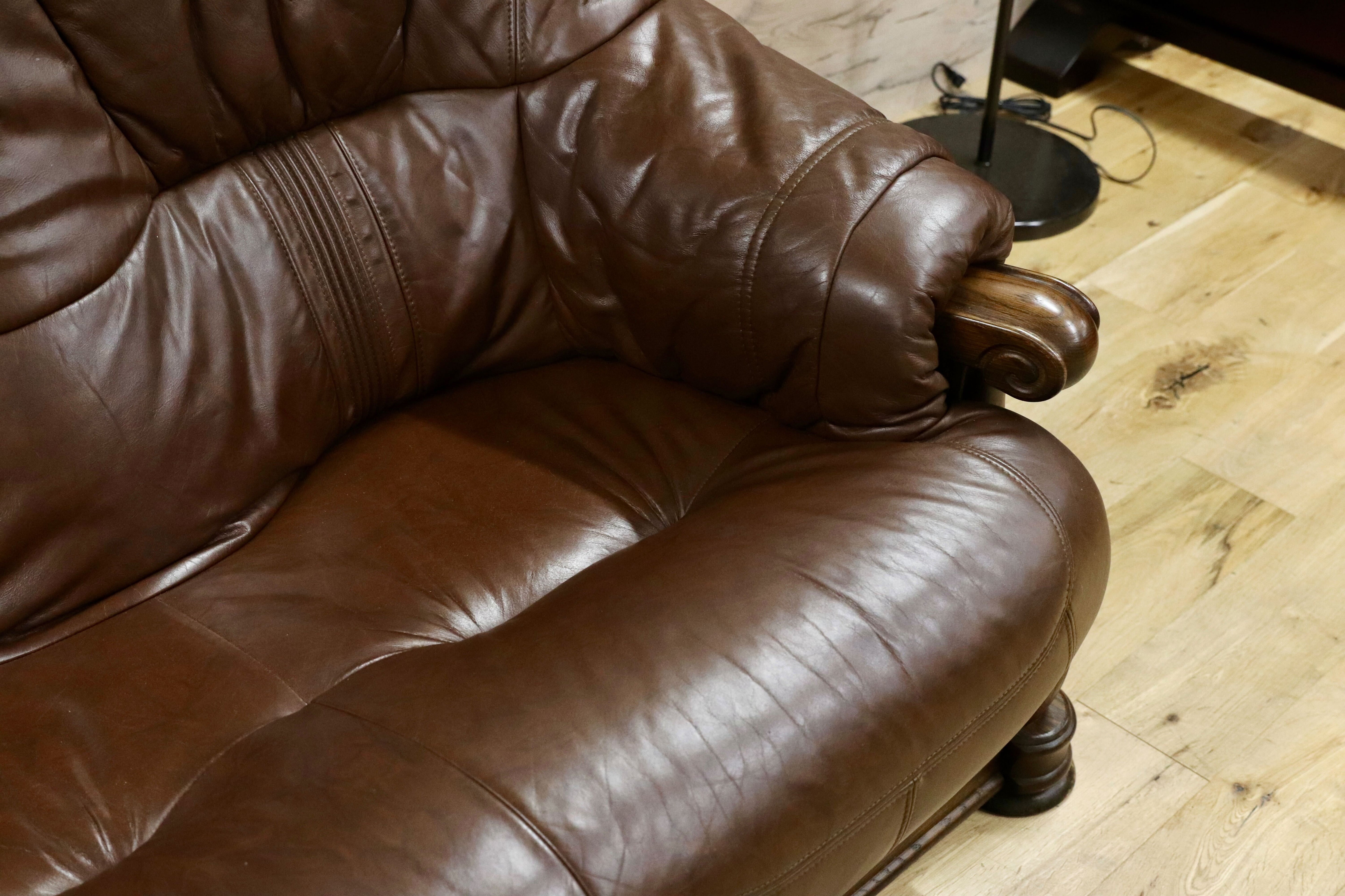 GMHS144○オランダ製 ダッチカントリー 3人掛けソファ トリプルソファ 長椅子 楢材 本革 鋲打ち 彫刻 クラシック ヴィンテージ 約60万