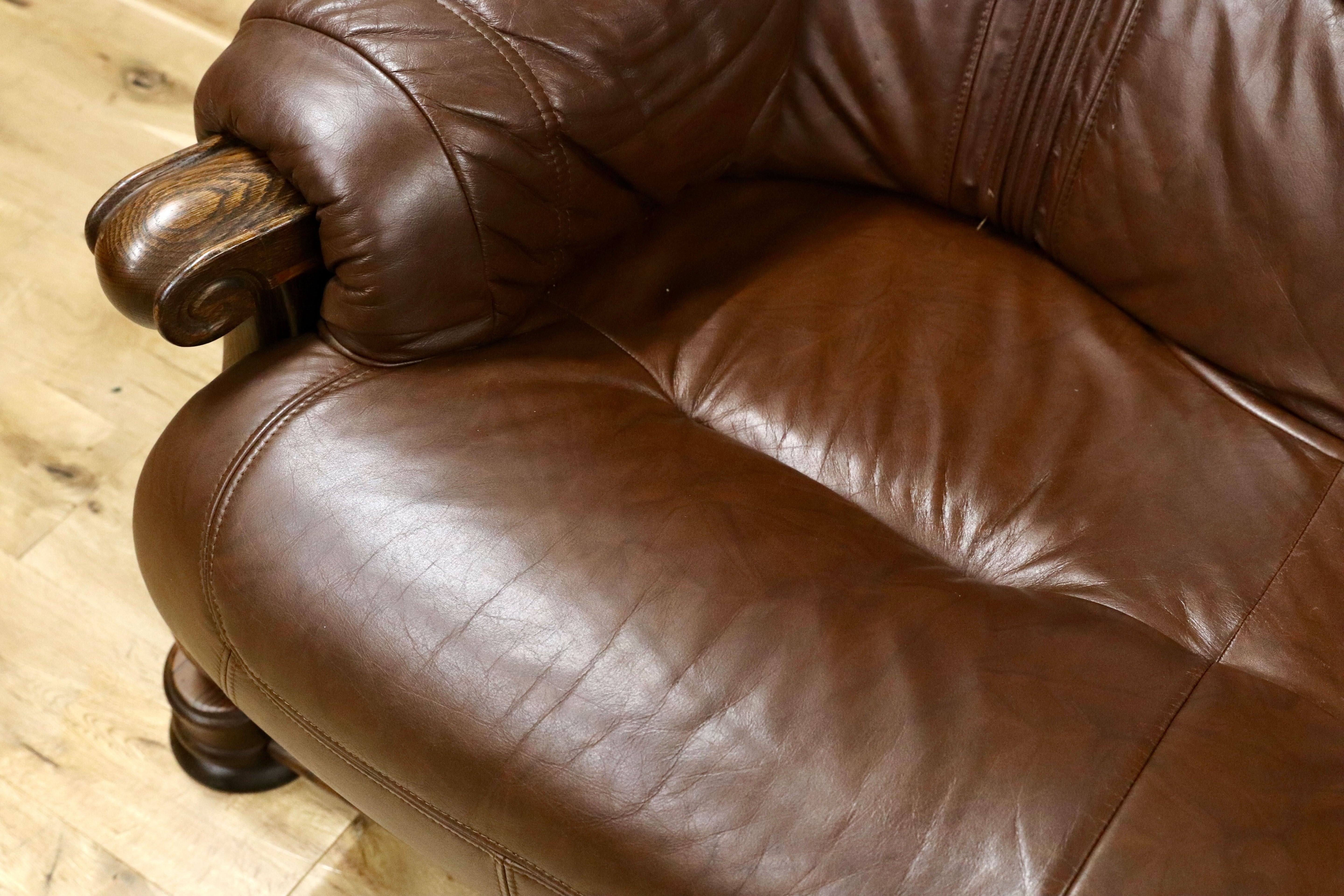 GMHS144○オランダ製 ダッチカントリー 3人掛けソファ トリプルソファ 長椅子 楢材 本革 鋲打ち 彫刻 クラシック ヴィンテージ 約60万