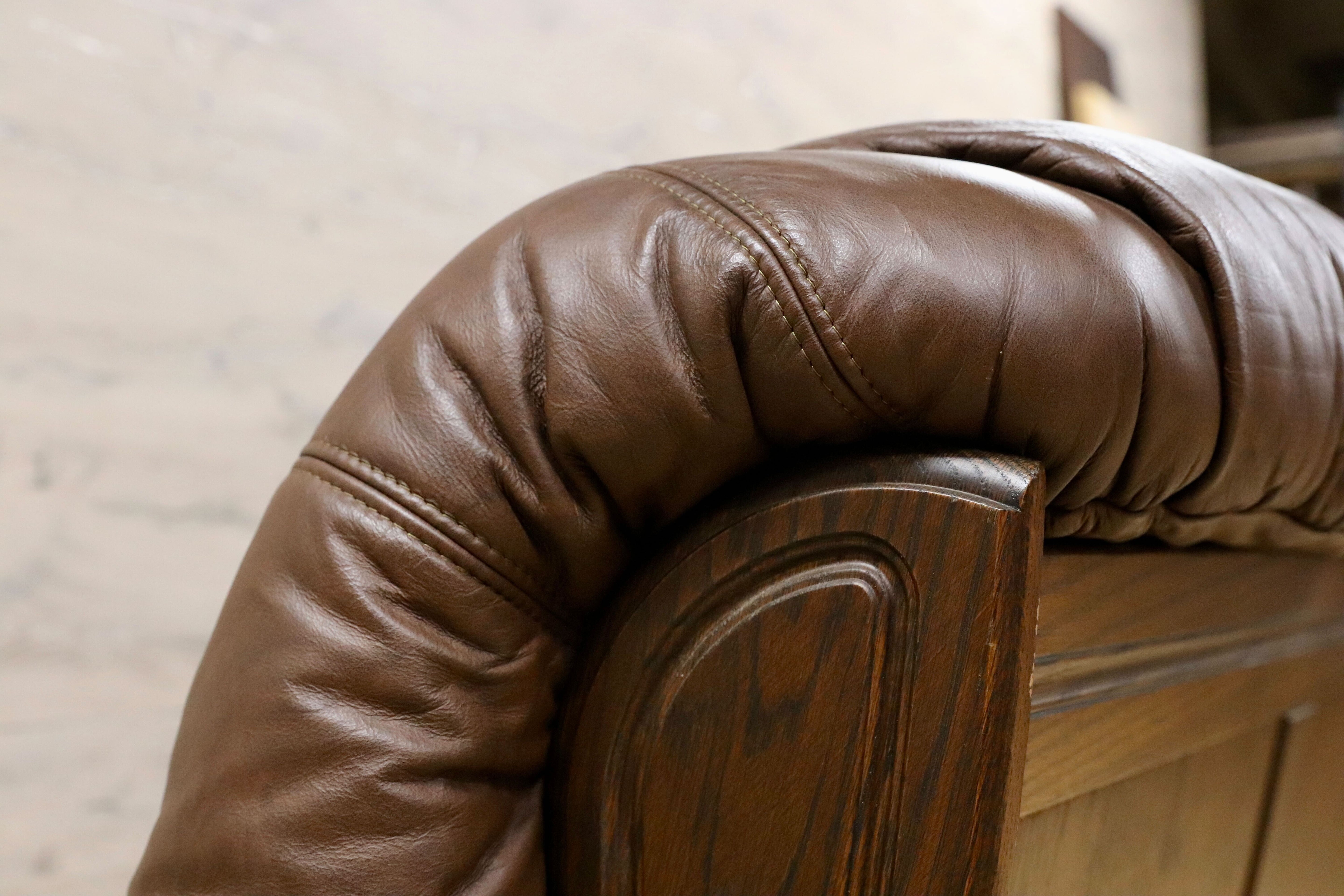 GMHS144○オランダ製 ダッチカントリー 3人掛けソファ トリプルソファ 長椅子 楢材 本革 鋲打ち 彫刻 クラシック ヴィンテージ 約60万