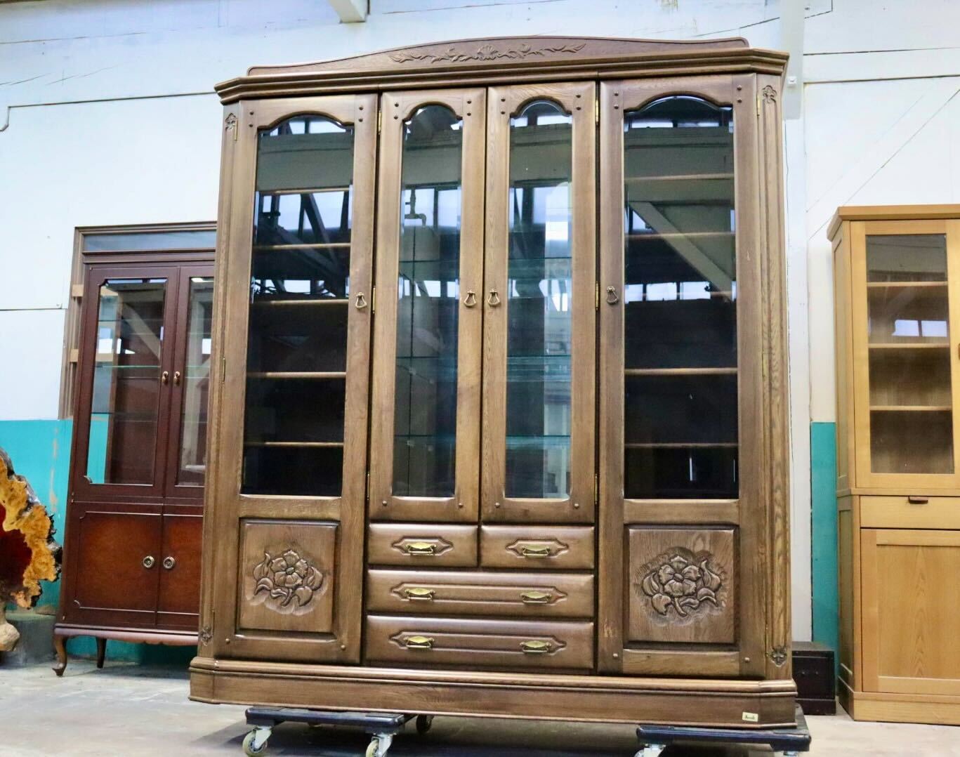 GMIS368A○札幌ファニシング クラーク180 食器棚 飾り棚 リビングボード カップボード オーク無垢材 彫刻 旭川家具 カントリー モリス