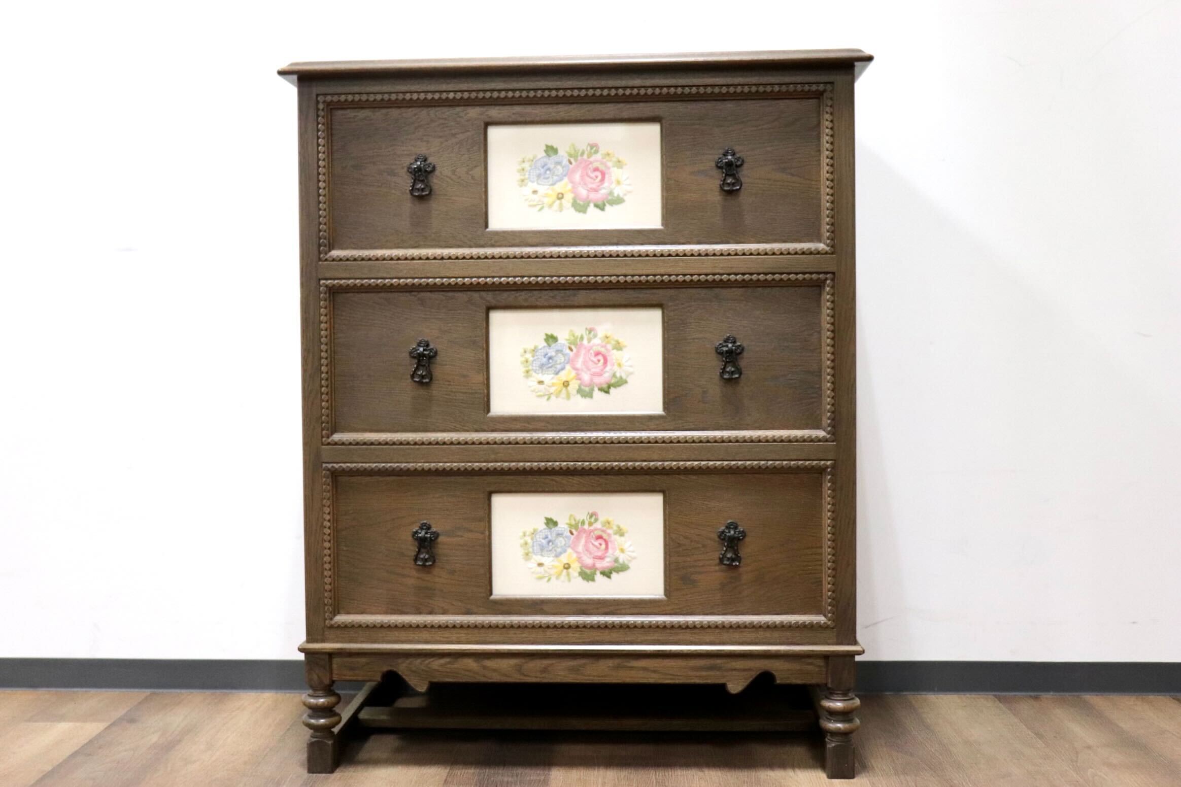 GMGN349○神戸家具 洋家具 伊藤家具 3段チェスト 整理タンス 彫刻 オーク材 クラシカル 花柄 和製ヴィンテージ アンティーク 検)永田良介