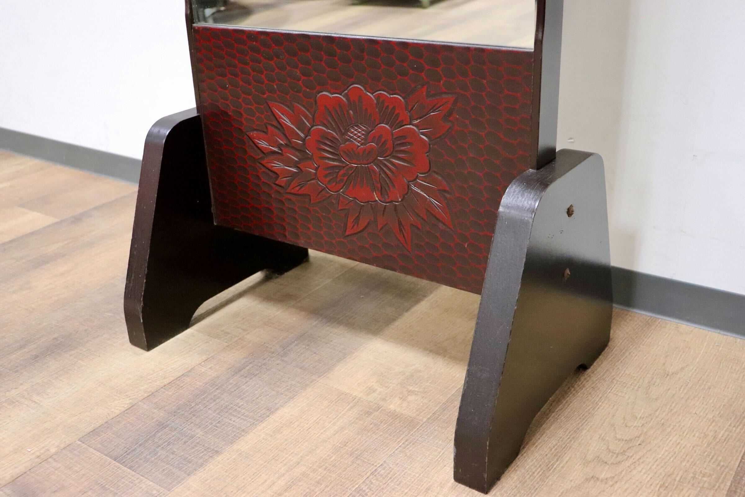 GMGF106○鎌倉彫 スタンドミラー 鏡 姿見 全身鏡 木製 彫刻 漆塗り 着付け鏡 和家具 民芸家具 伝統工芸 和室 和モダン レトロ アンティーク