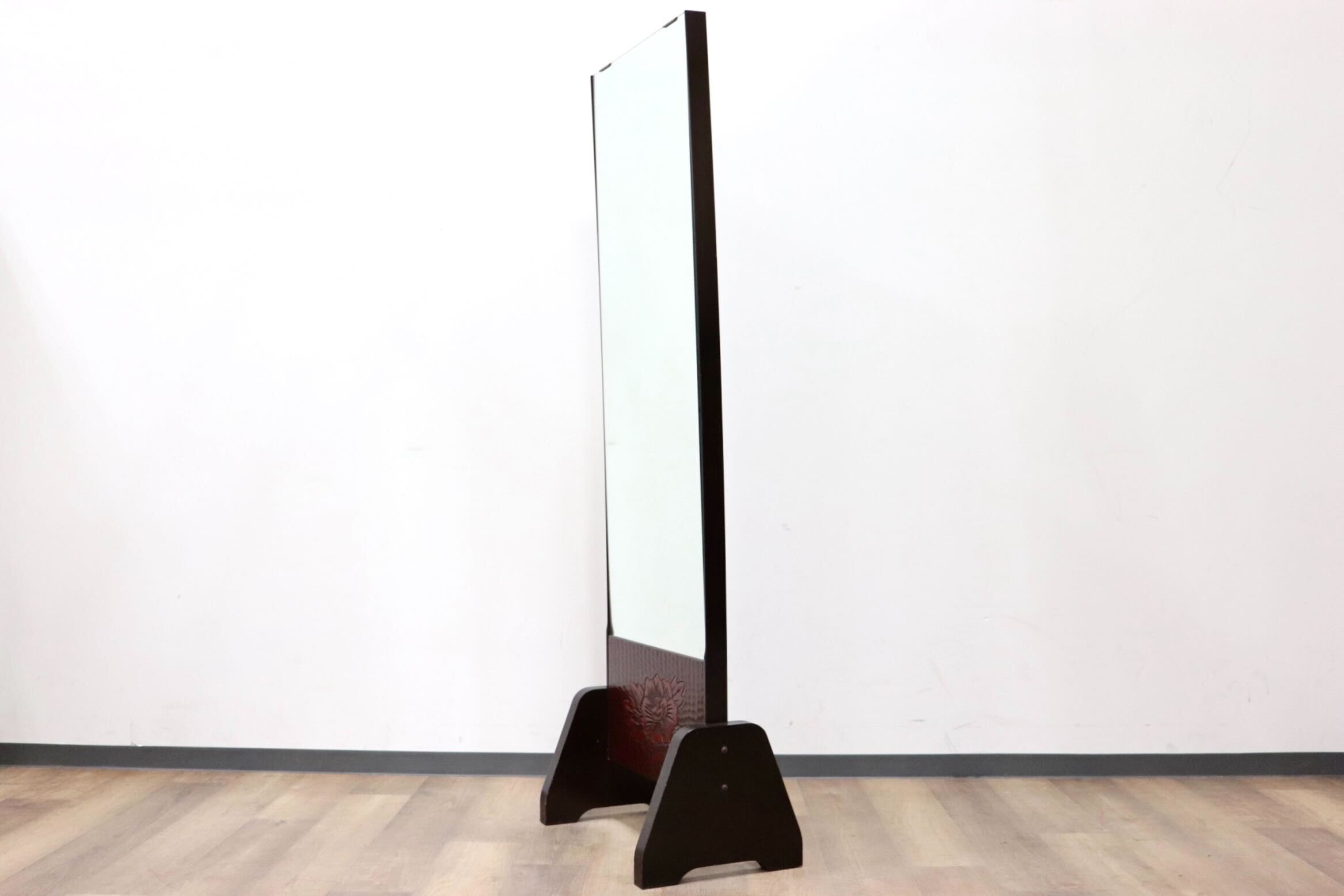 GMGF106○鎌倉彫 スタンドミラー 鏡 姿見 全身鏡 木製 彫刻 漆塗り 着付け鏡 和家具 民芸家具 伝統工芸 和室 和モダン レトロ アンティーク