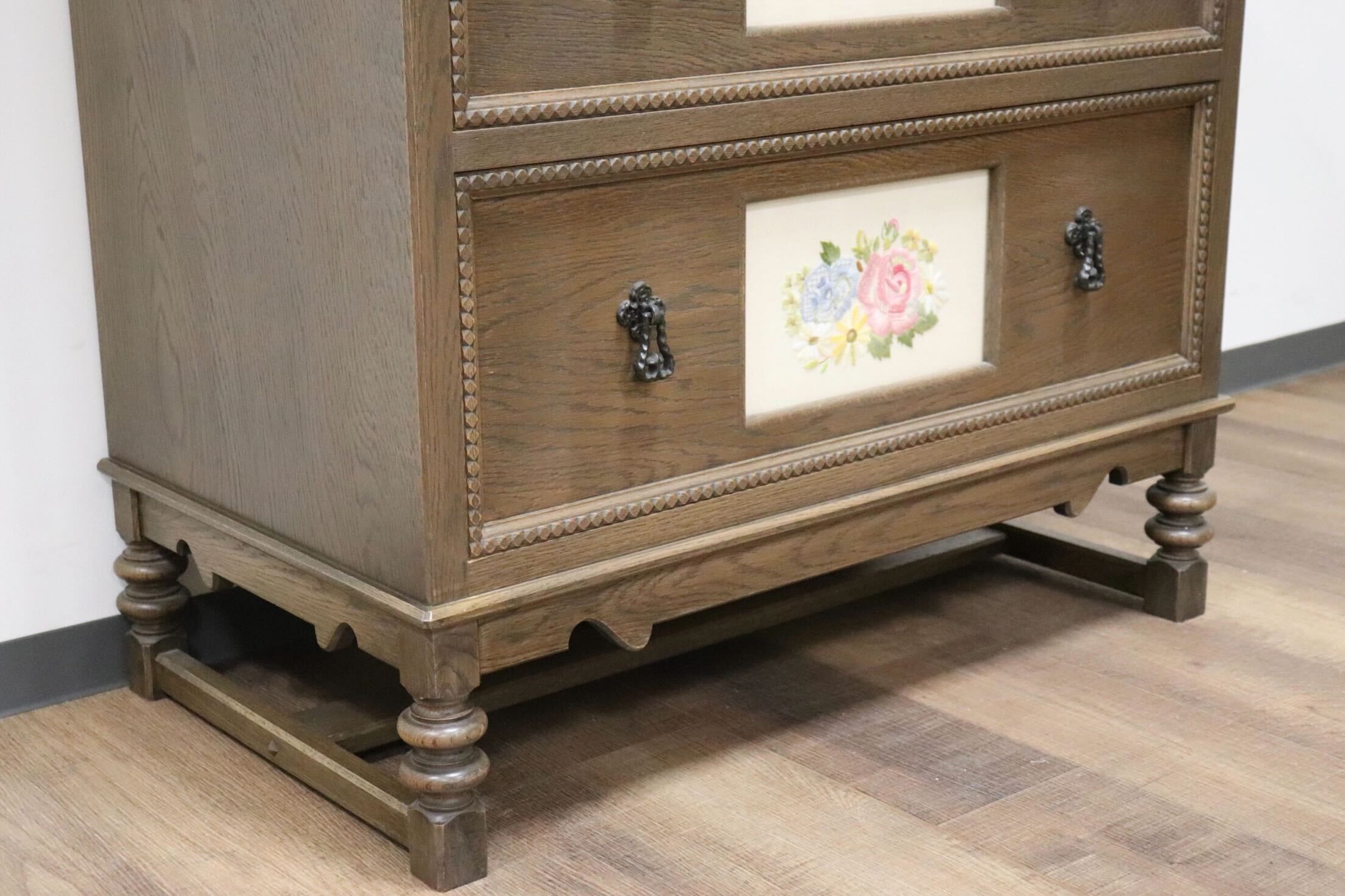 GMGN349○神戸家具 洋家具 伊藤家具 3段チェスト 整理タンス 彫刻 オーク材 クラシカル 花柄 和製ヴィンテージ アンティーク 検)永田良介