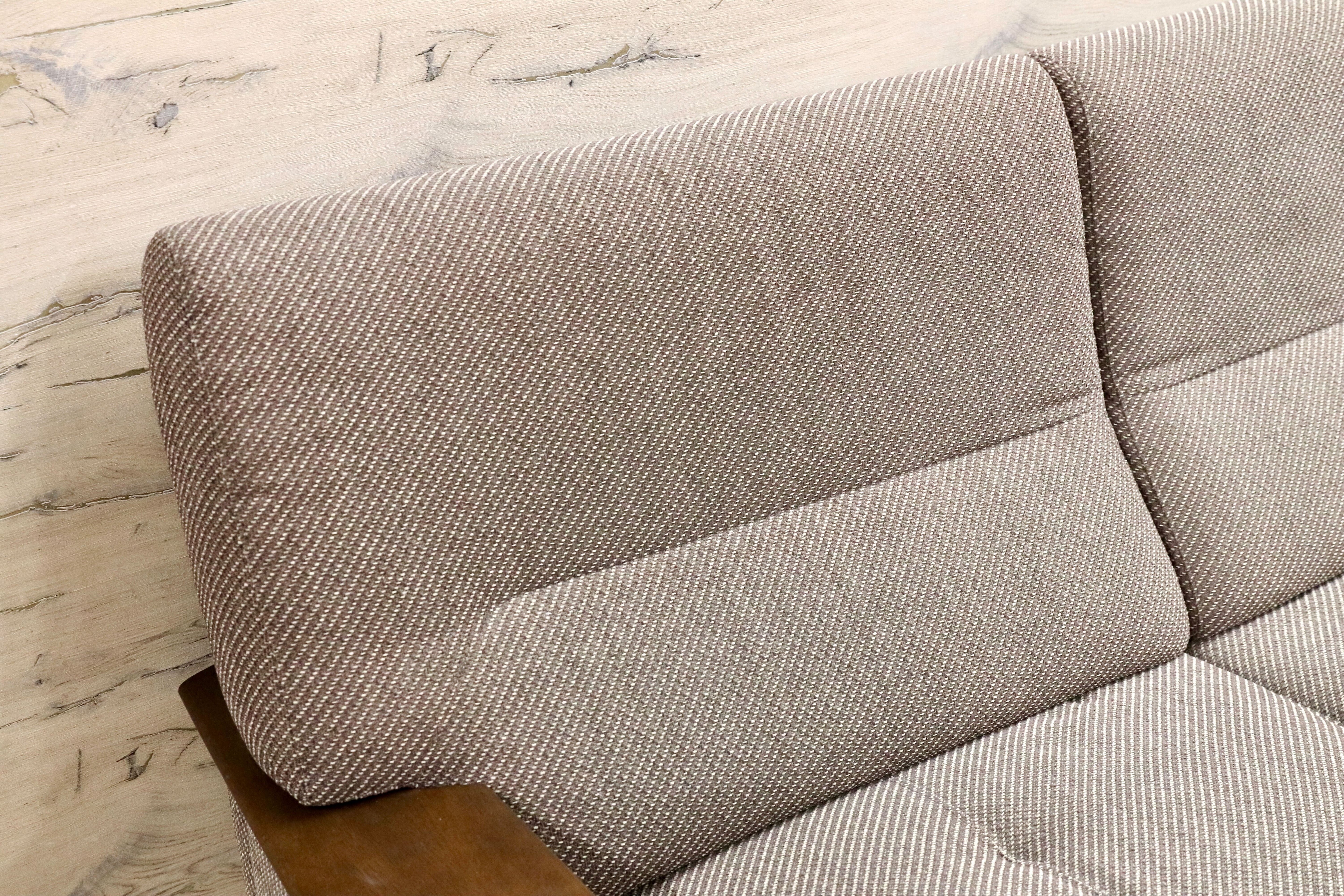 GMJK76○karimoku / カリモク UU25 2人掛けロングソファ ラブソファ 木肘 オーク材 ファブリック モダン 国産 定価約30万
