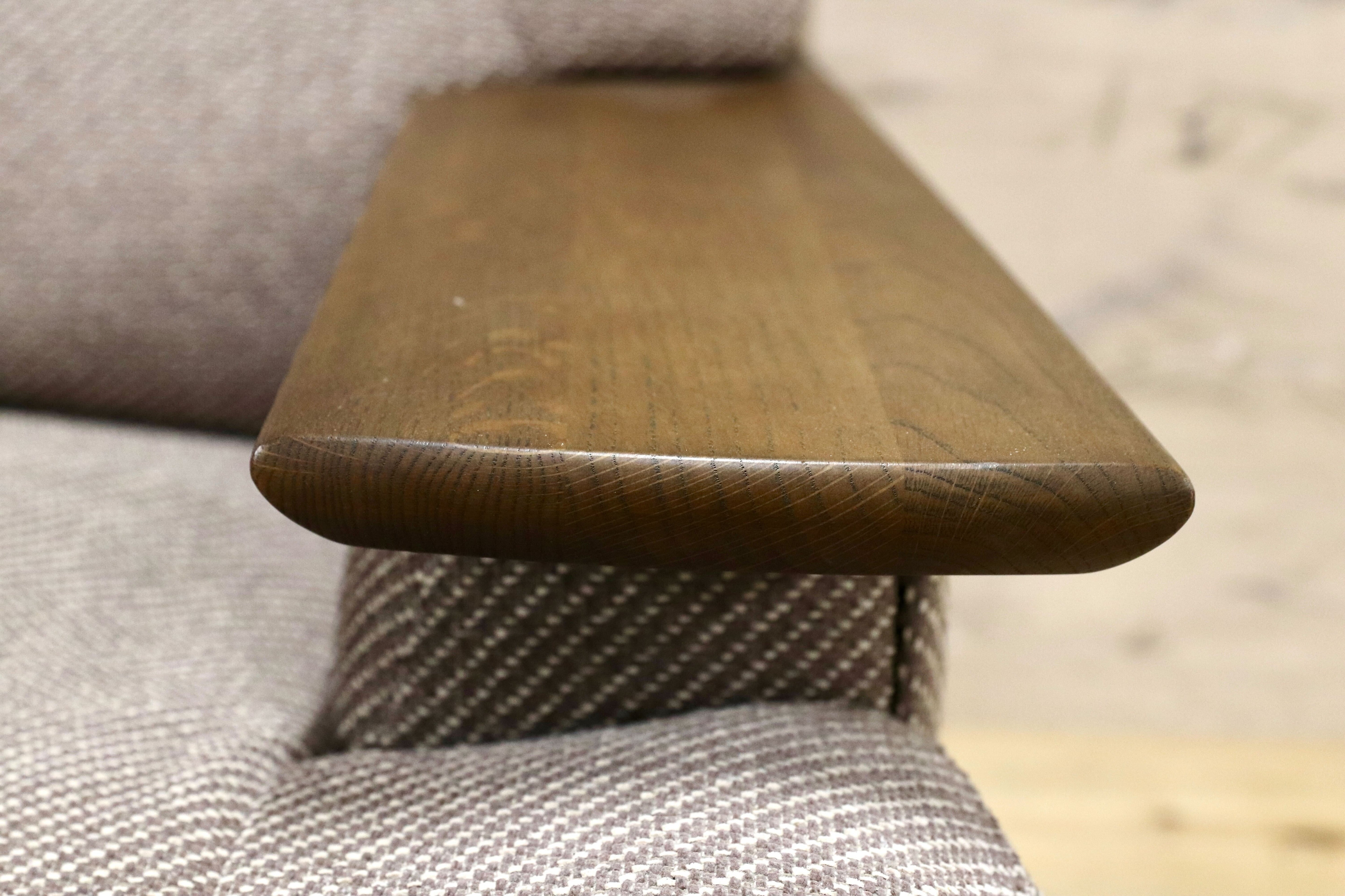 GMJK76○karimoku / カリモク UU25 2人掛けロングソファ ラブソファ 木肘 オーク材 ファブリック モダン 国産 定価約30万