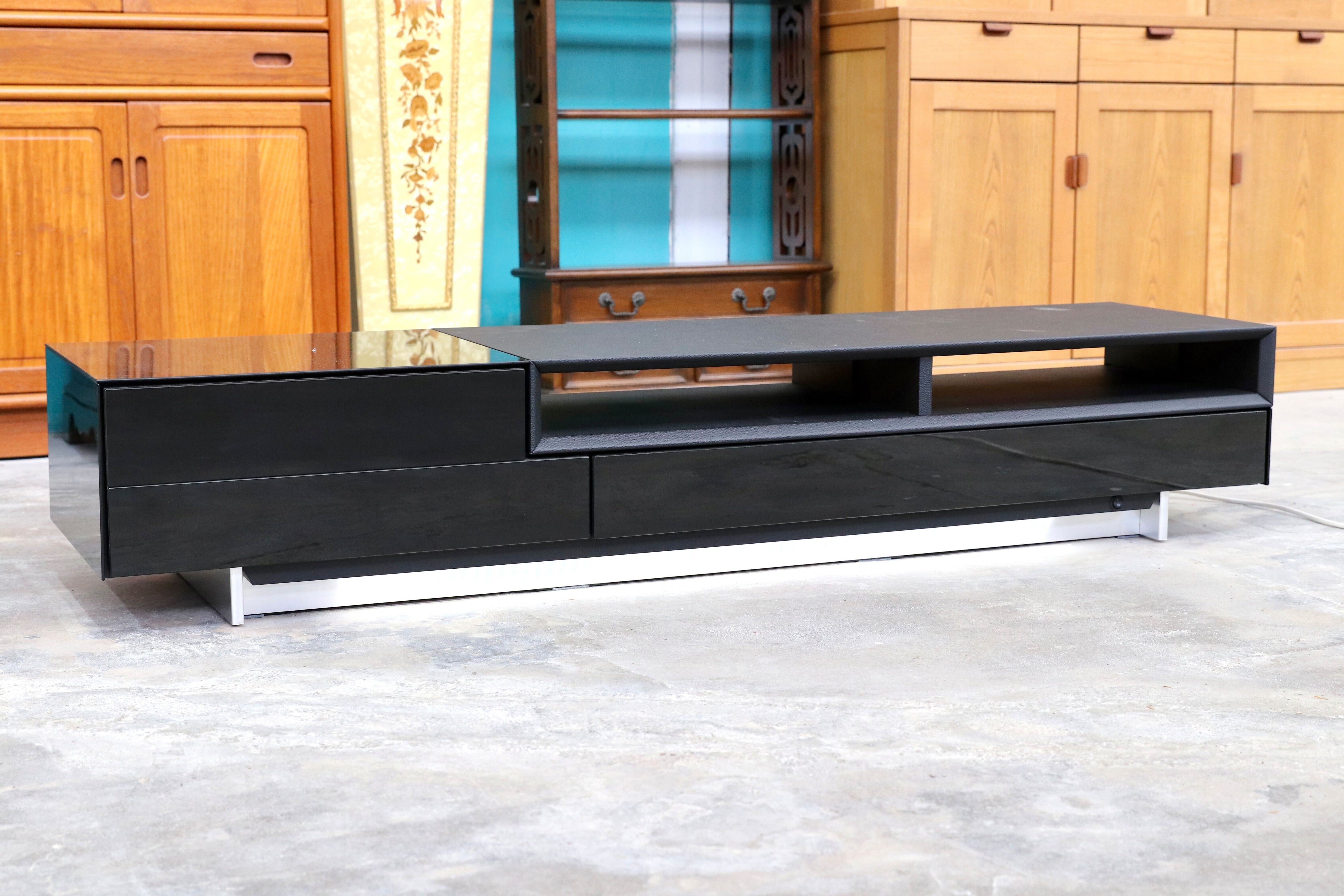 GMIK274○スタイリッシュモダン テレビボード TVボード AVボード リビングボード 収納家具 照明付き 検)ボーコンセプト カッシーナ アヤノ