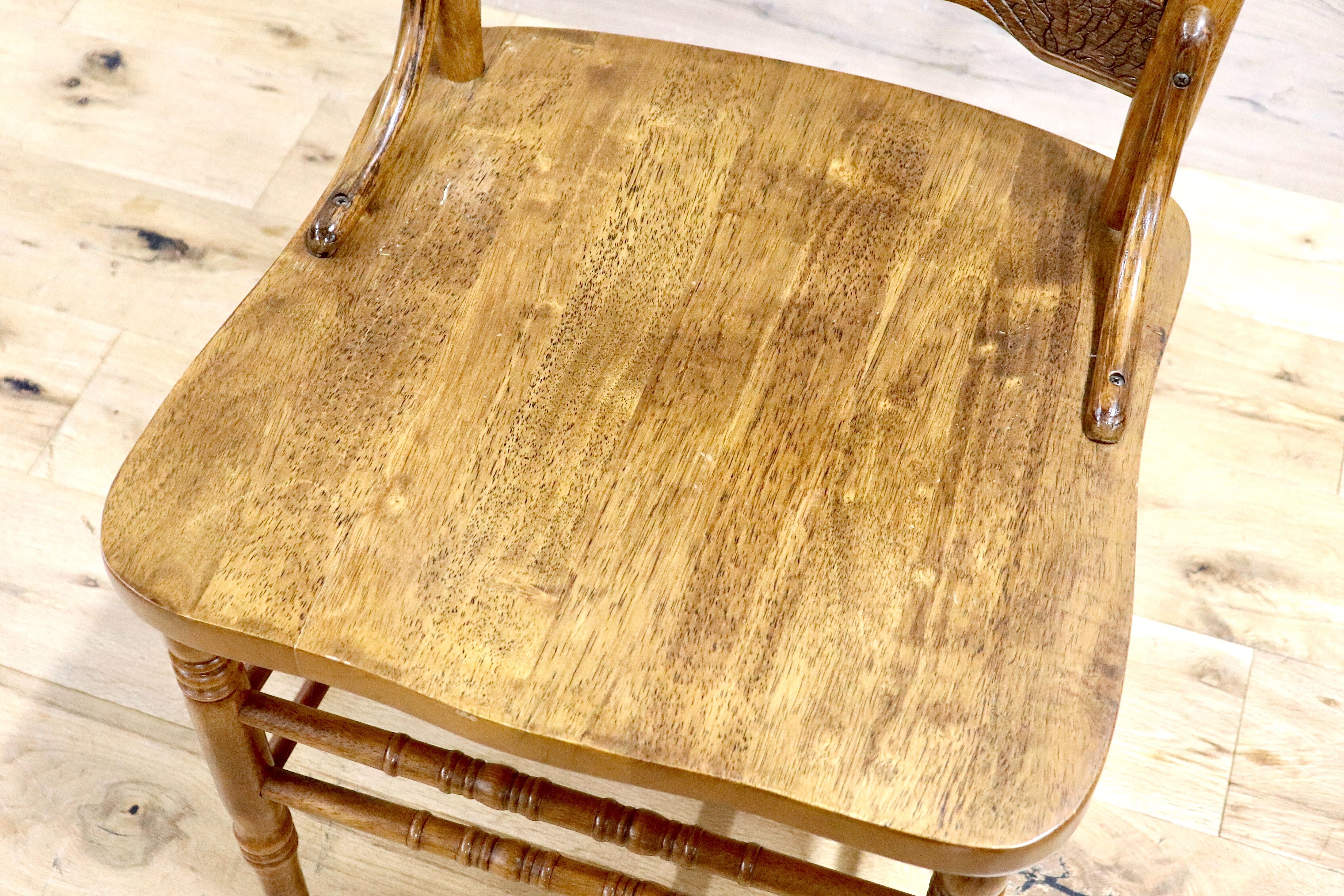 GMHK409A○IDC大塚家具 shin leeシンリー アンティーク 木製 ダイニングチェア 椅子 ウィンザーチェア 彫刻 カントリー 定価約10万