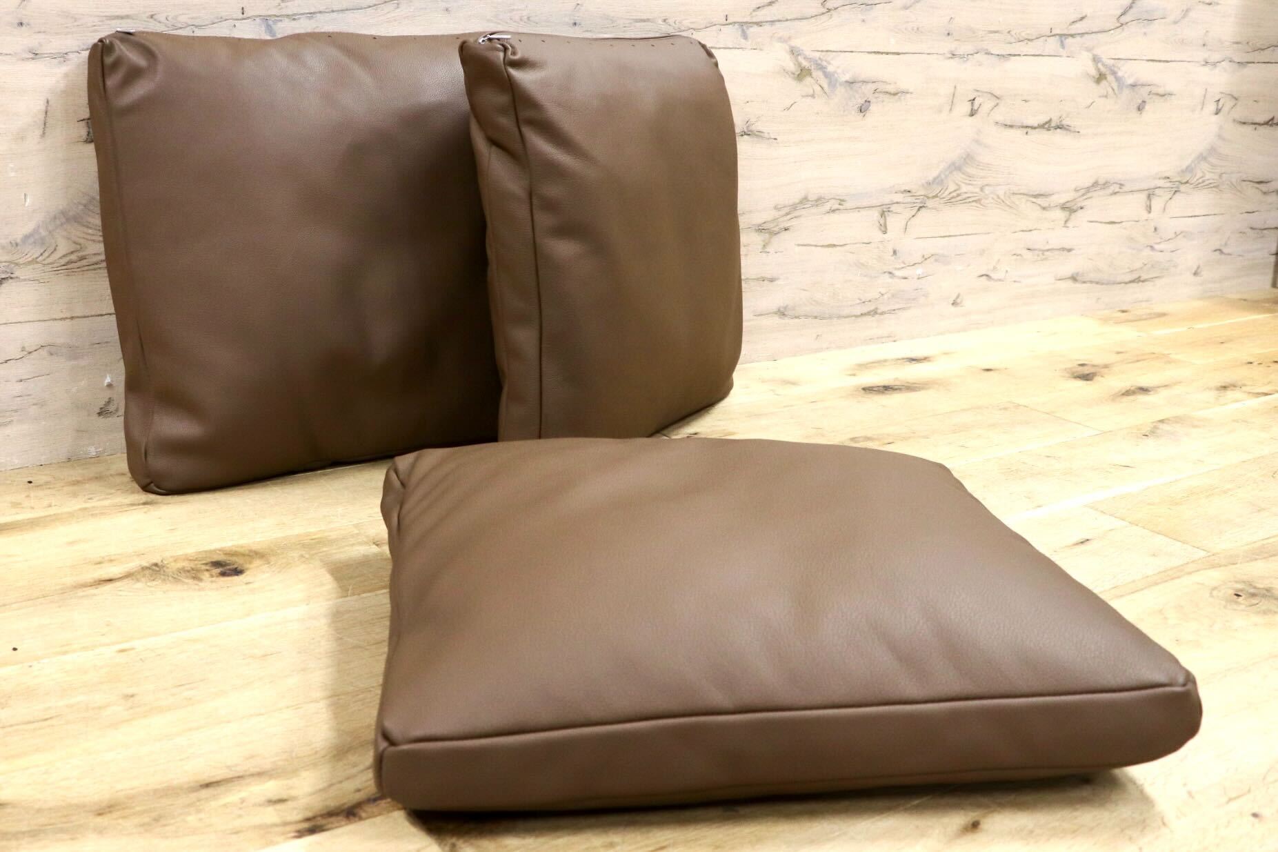 GMHN375B○HUKLA / フクラ クッション 3個セット 本革 レザー ブラウン モデルルーム展示品