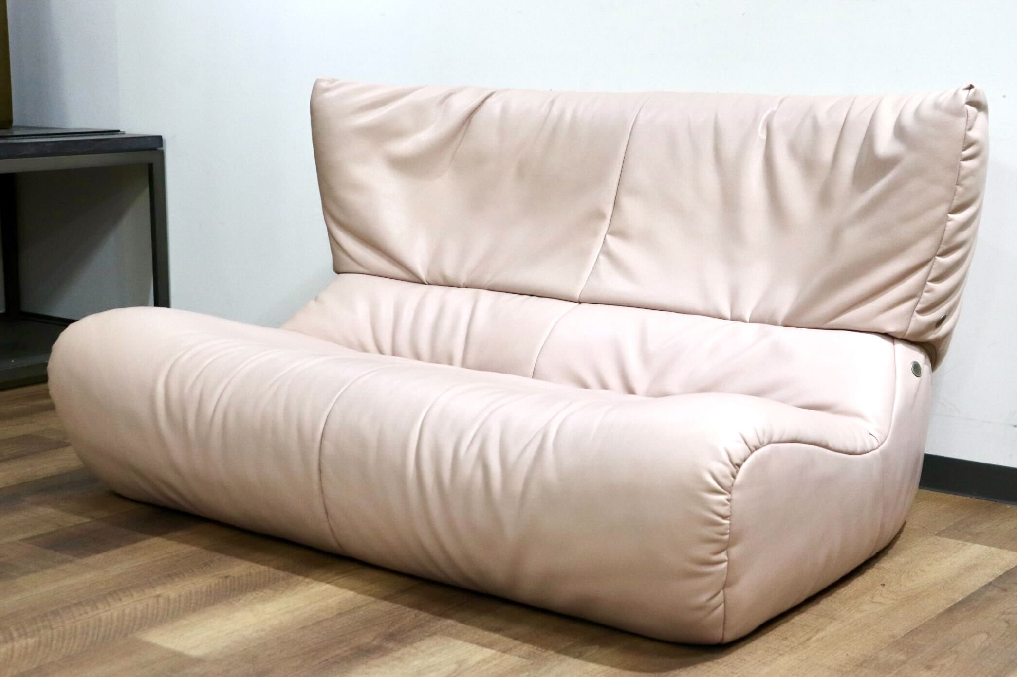 GMHH408○karimoku / カリモク salvo サルヴォ 2人掛けソファ ラブソファ ローソファー ソフトレザー モダン 定価約22万 稀少 ヴィンテージ