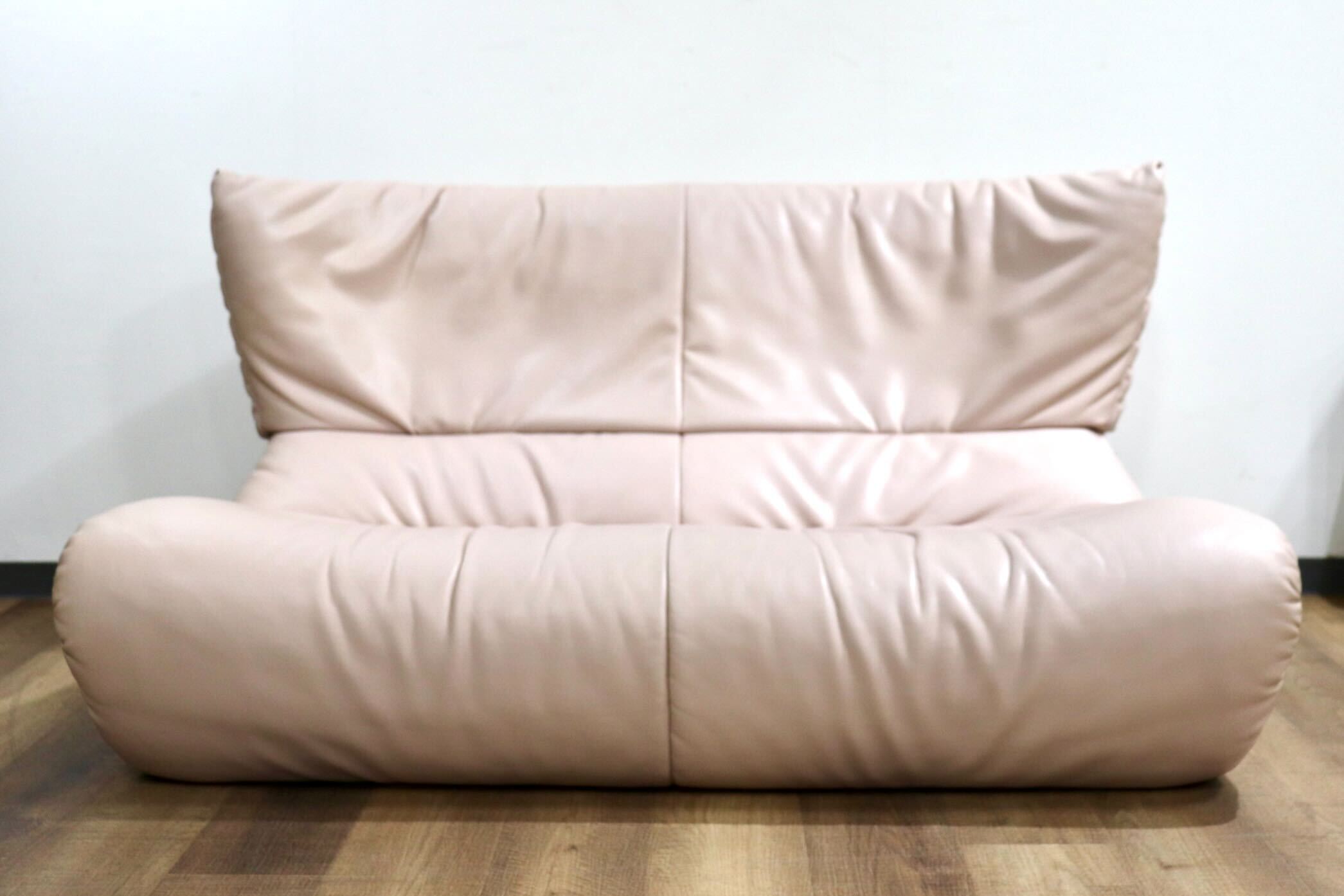 GMHH408○karimoku / カリモク salvo サルヴォ 2人掛けソファ ラブソファ ローソファー ソフトレザー モダン 定価約22万 稀少 ヴィンテージ