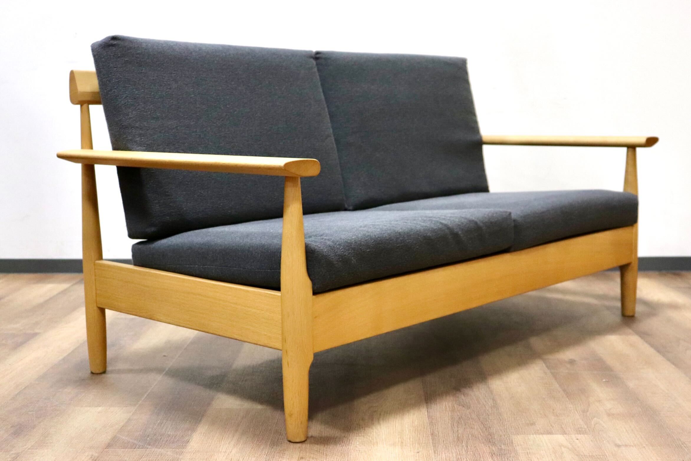 GMHK346○柏木工 / KASHIWA シガーロ 2人掛けソファ ラブソファ 楢材 無垢 ファブリック 飛騨家具 北欧スタイル IDC大塚家具 約22万 美品