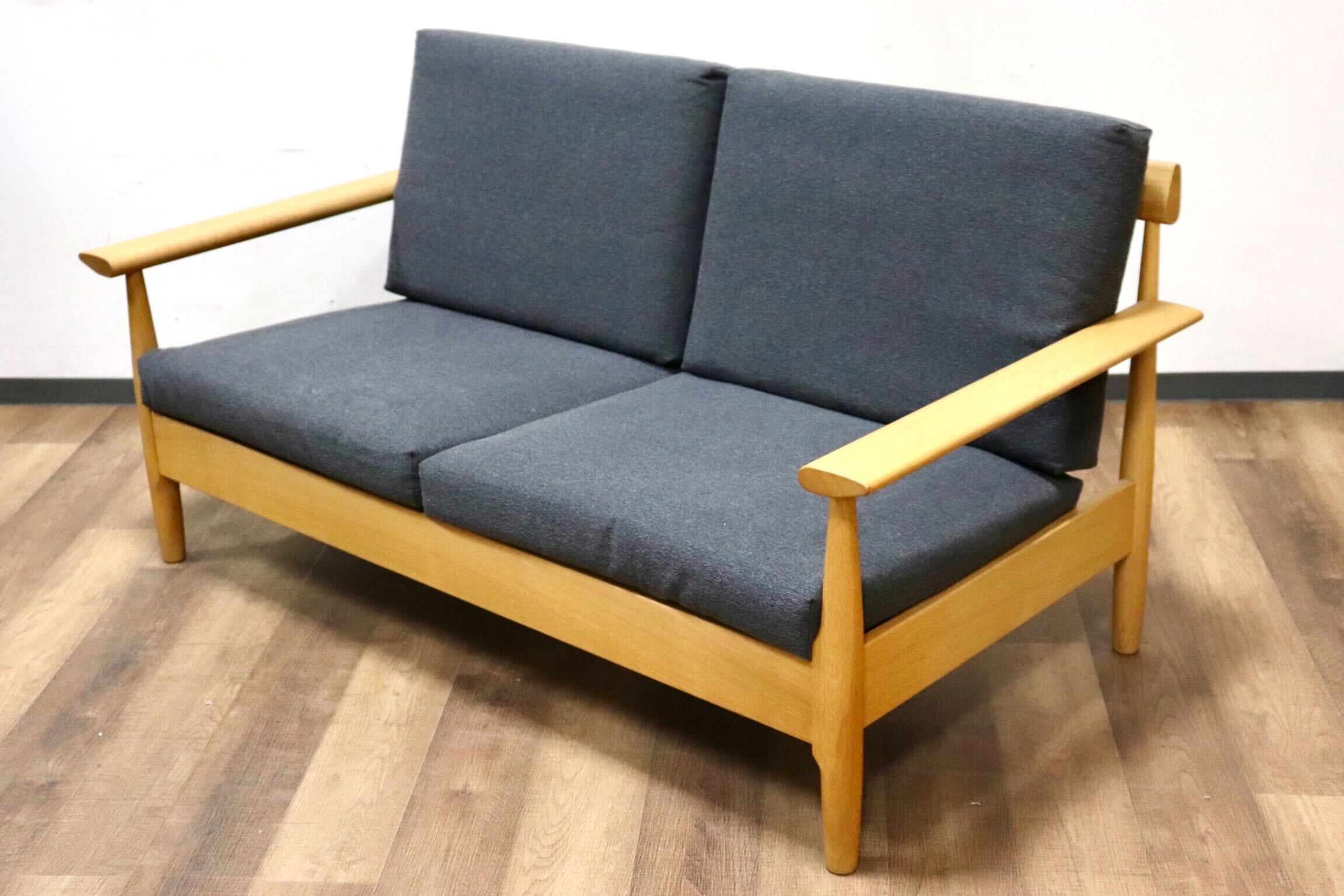 GMHK346○柏木工 / KASHIWA シガーロ 2人掛けソファ ラブソファ 楢材 無垢 ファブリック 飛騨家具 北欧スタイル IDC大塚家具 約22万 美品