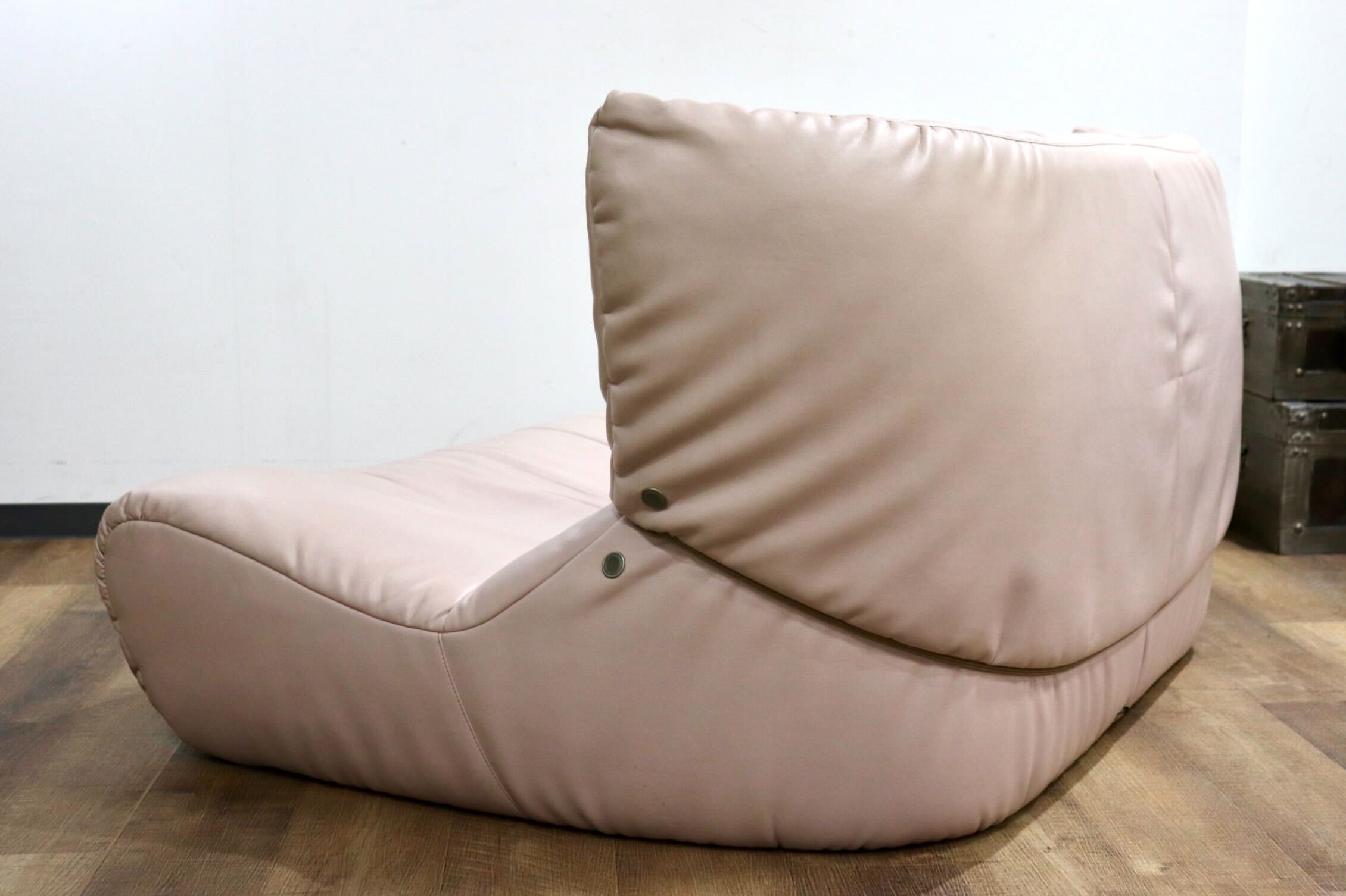 GMHH408○karimoku / カリモク salvo サルヴォ 2人掛けソファ ラブソファ ローソファー ソフトレザー モダン 定価約22万 稀少 ヴィンテージ