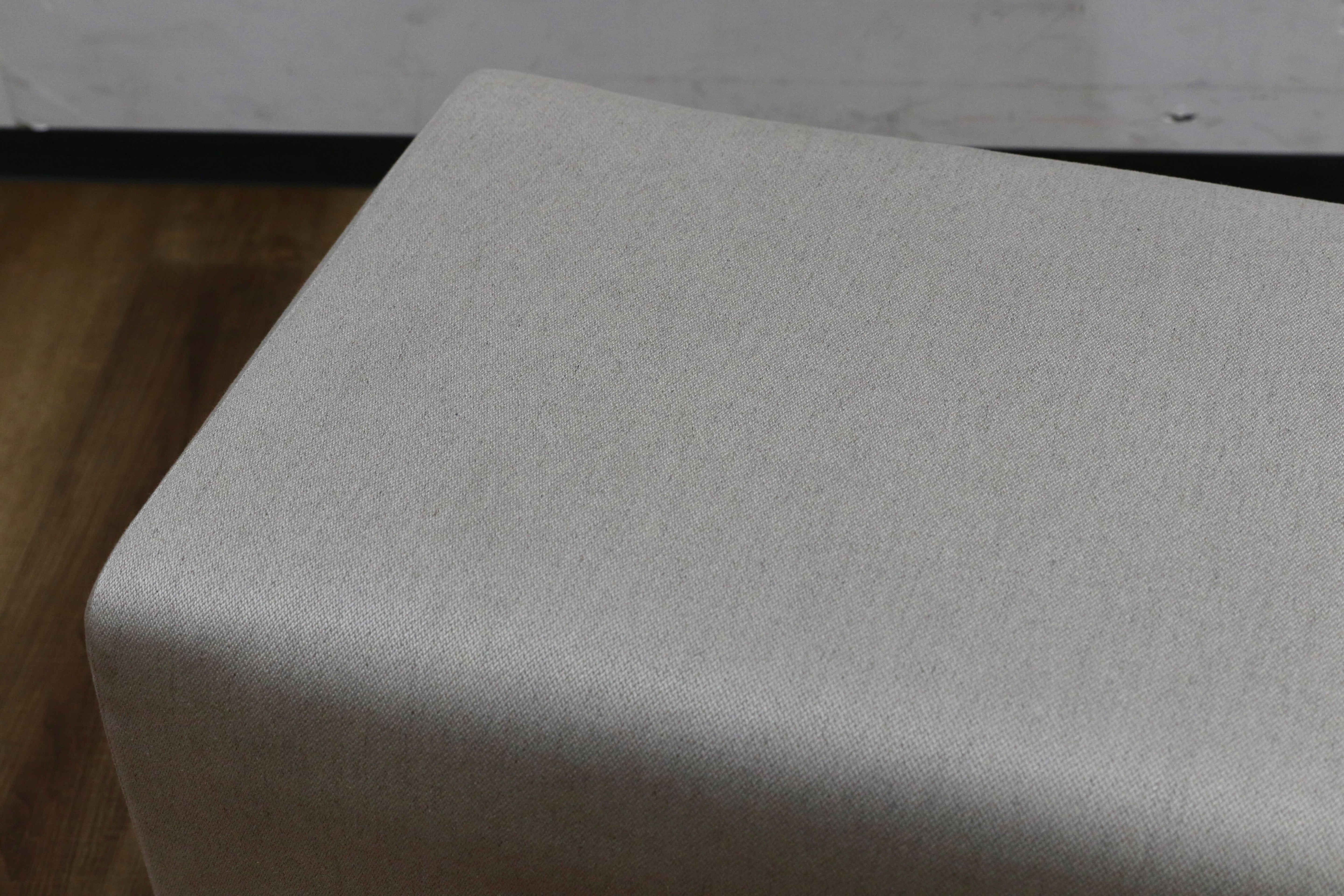 GMIH121A○cassina ixc / カッシーナイクスシー LIVING DIVANI オットマン スツール ベンチソファ イタリアモダン カバーリング 展示品
