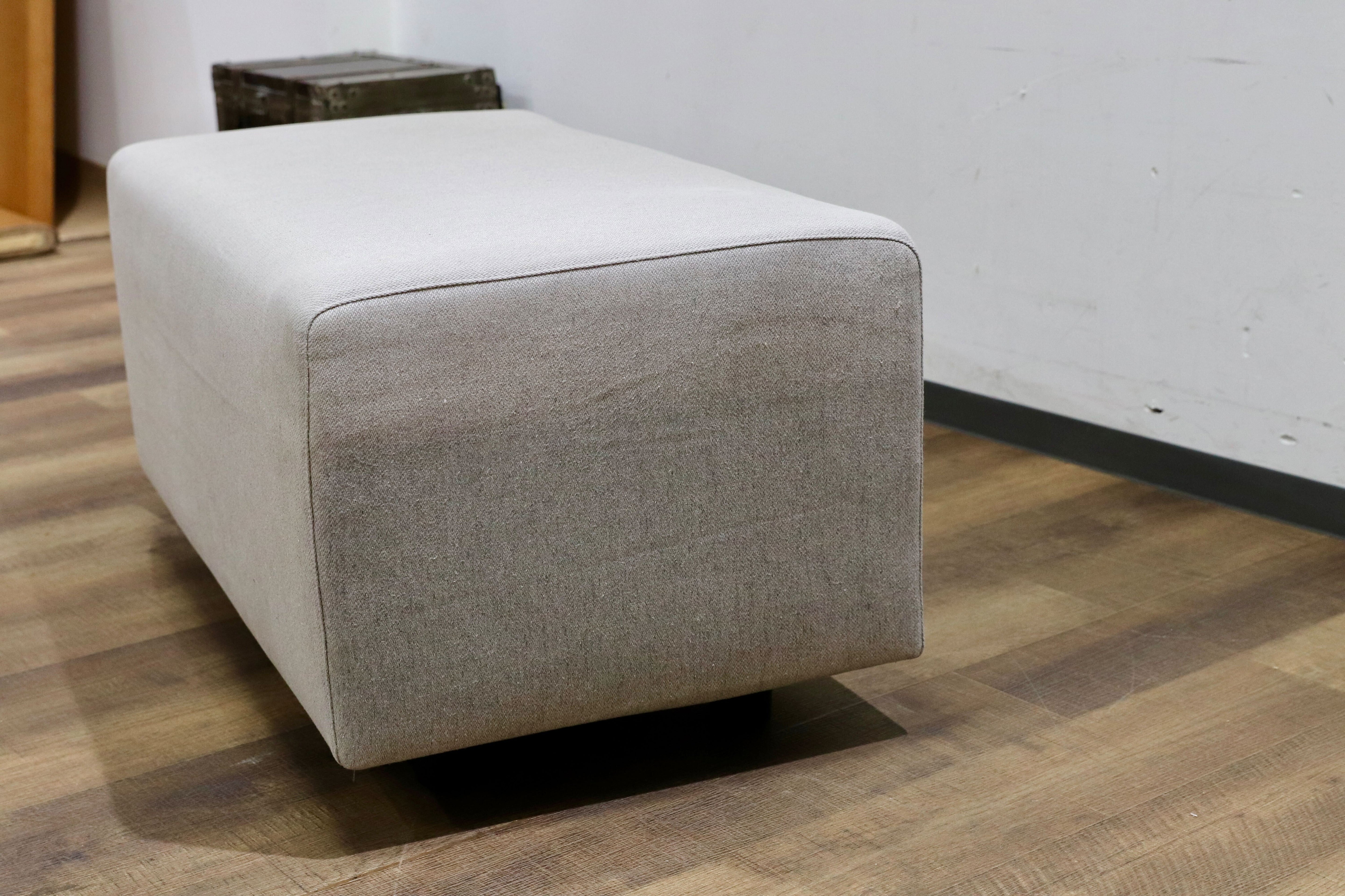 GMIH121A○cassina ixc / カッシーナイクスシー LIVING DIVANI オットマン スツール ベンチソファ イタリアモダン カバーリング 展示品