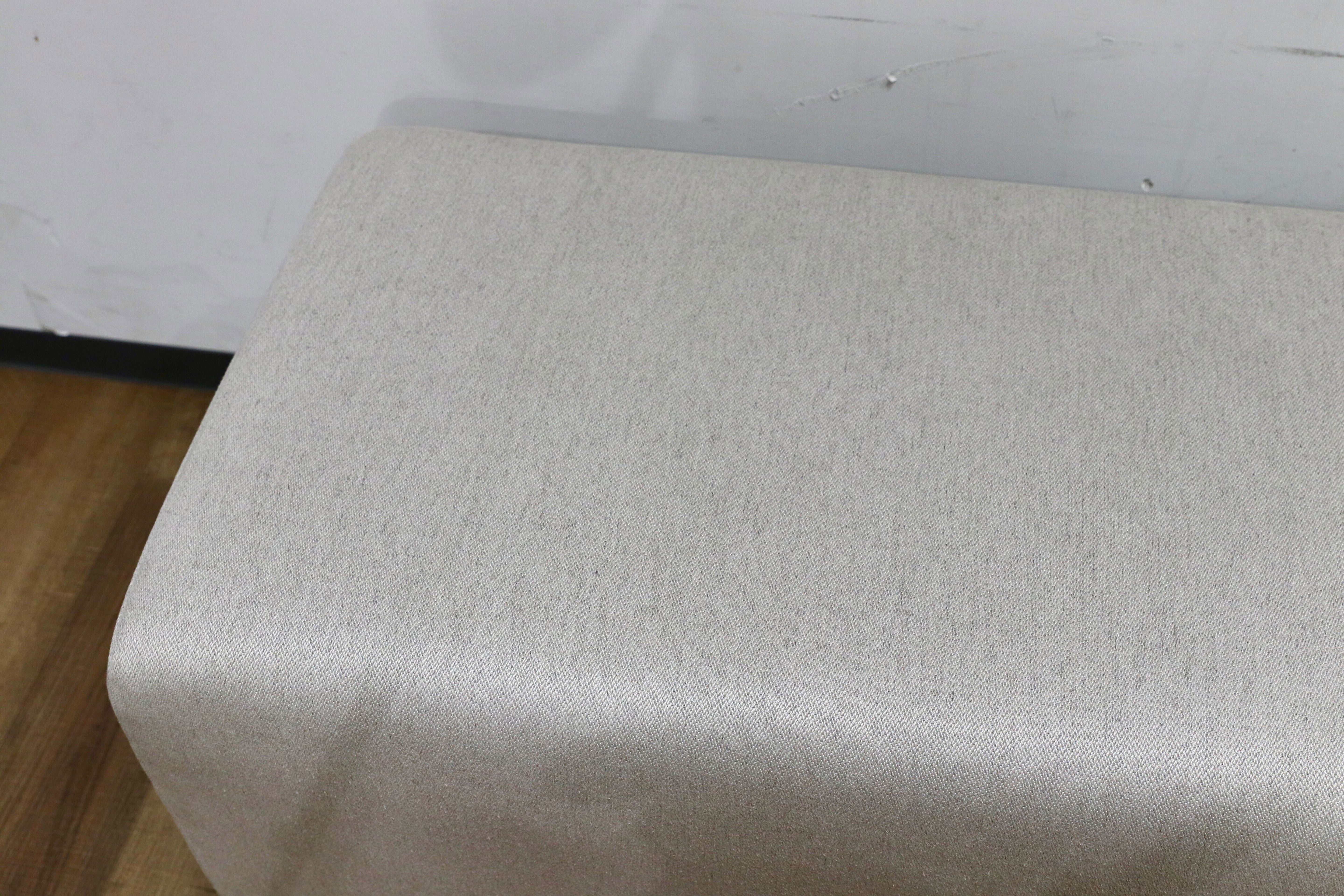 GMIH121B○cassina ixc / カッシーナイクスシー LIVING DIVANI オットマン スツール ベンチソファ イタリアモダン カバーリング 展示品