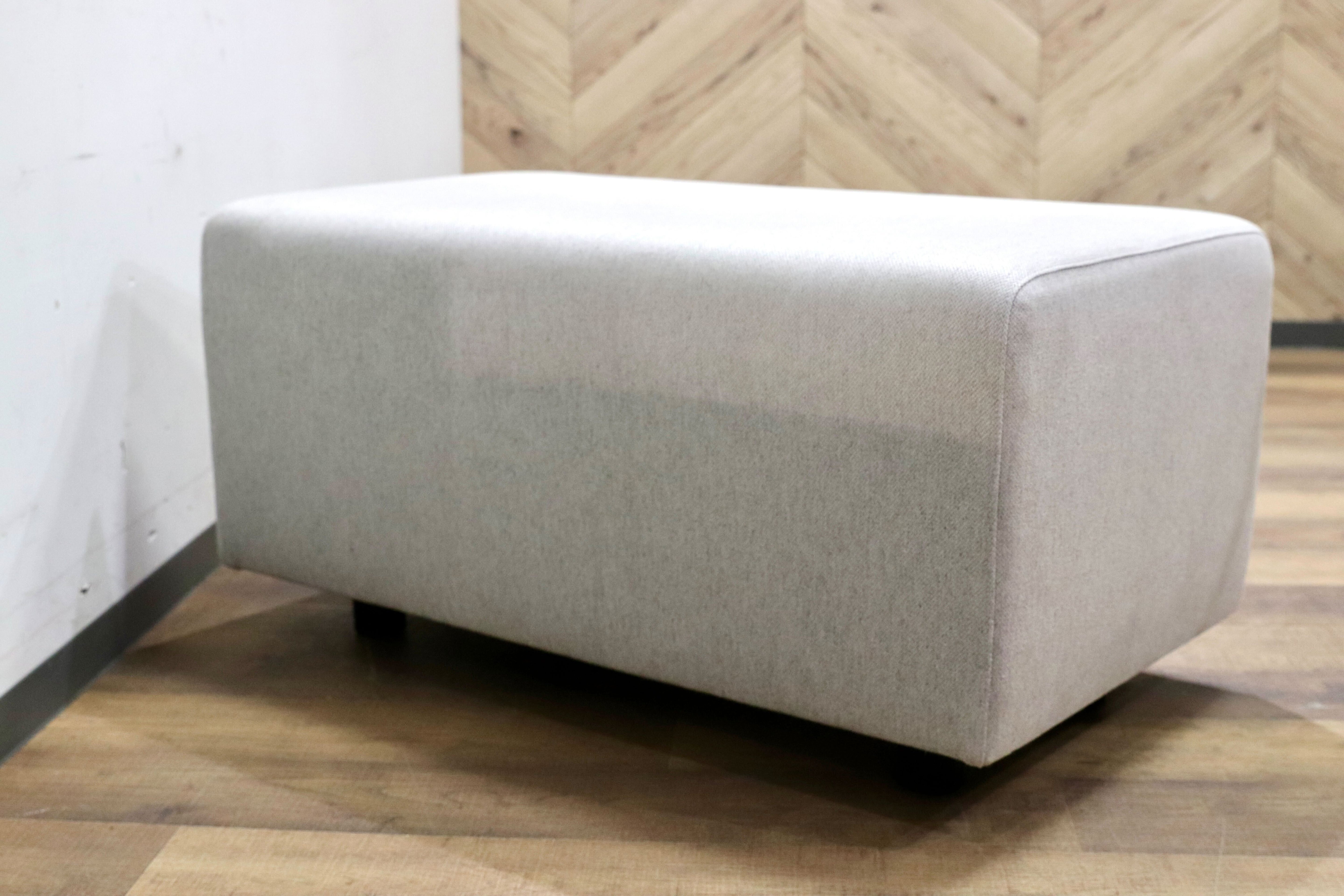 GMIH121B○cassina ixc / カッシーナイクスシー LIVING DIVANI オットマン スツール ベンチソファ イタリアモダン カバーリング 展示品