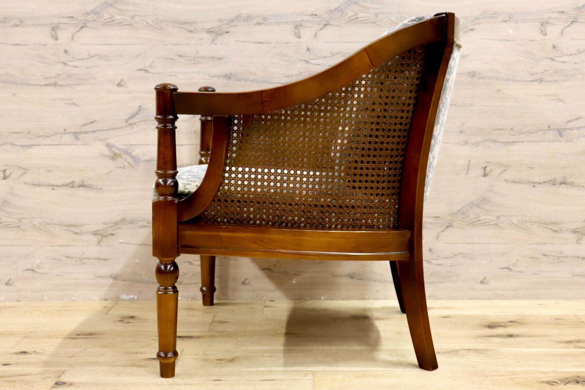 GMIS279A○karimoku / カリモク コロニアル アームチェア 椅子 ラウンジチェア シングルソファ ラタン 国産家具 レトロ ヴィンテージ