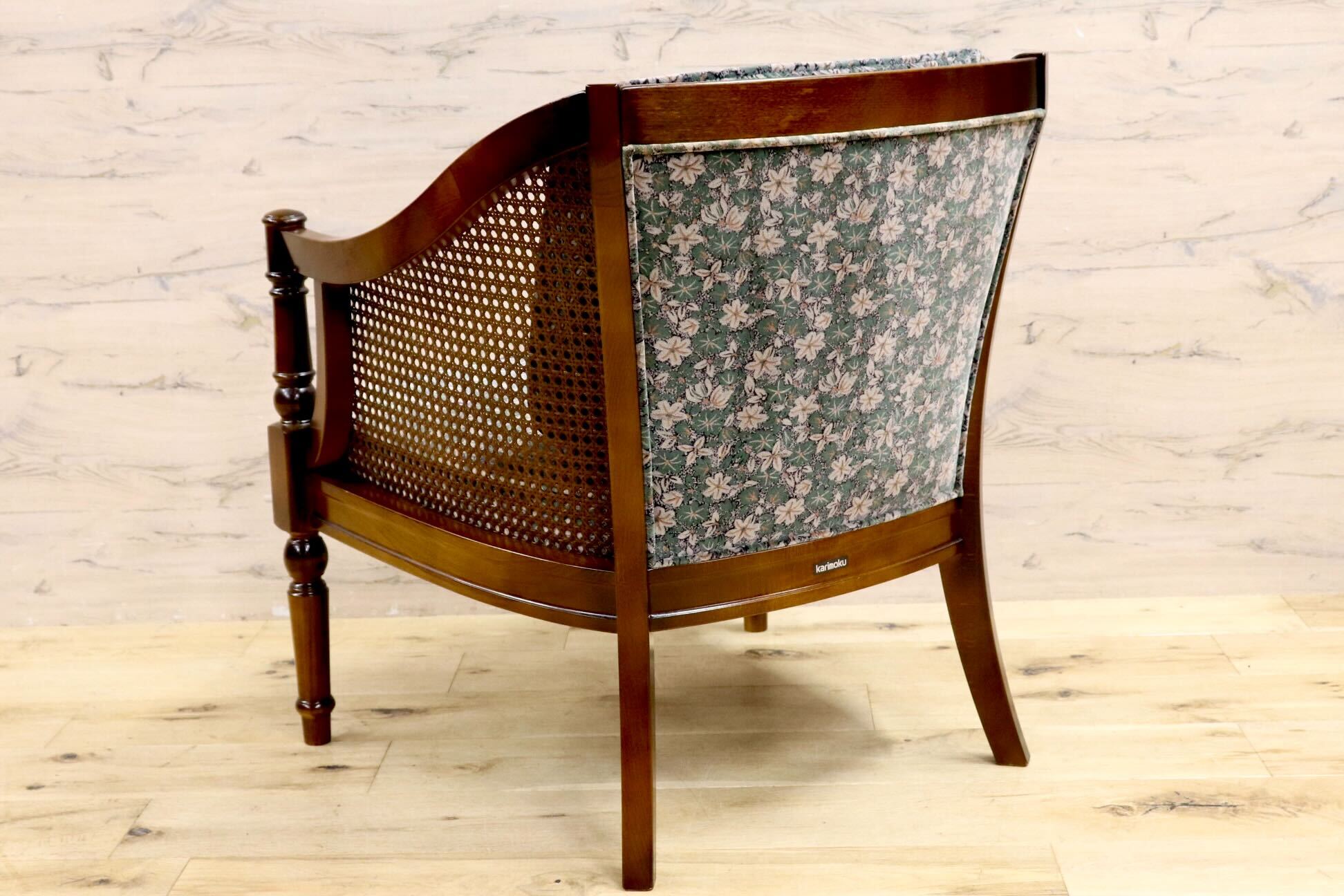 GMIS279A○karimoku / カリモク コロニアル アームチェア 椅子 ラウンジチェア シングルソファ ラタン 国産家具 レトロ ヴィンテージ