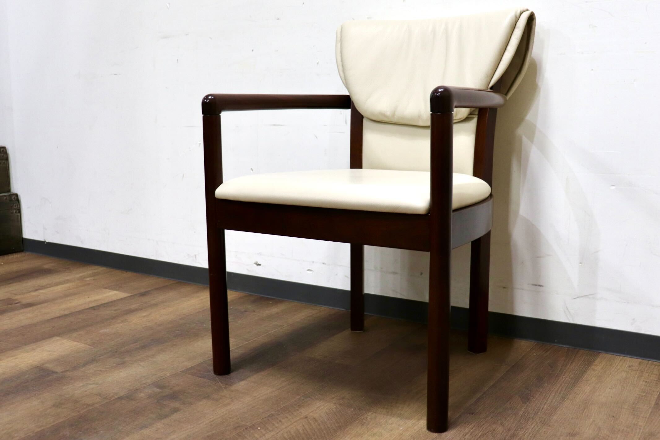 GMHH416A○モリシゲ / MORISHIGE アームチェア ダイニングチェア 食卓椅子 椅子 本革 IDC大塚家具 最高級 モダン クラシック