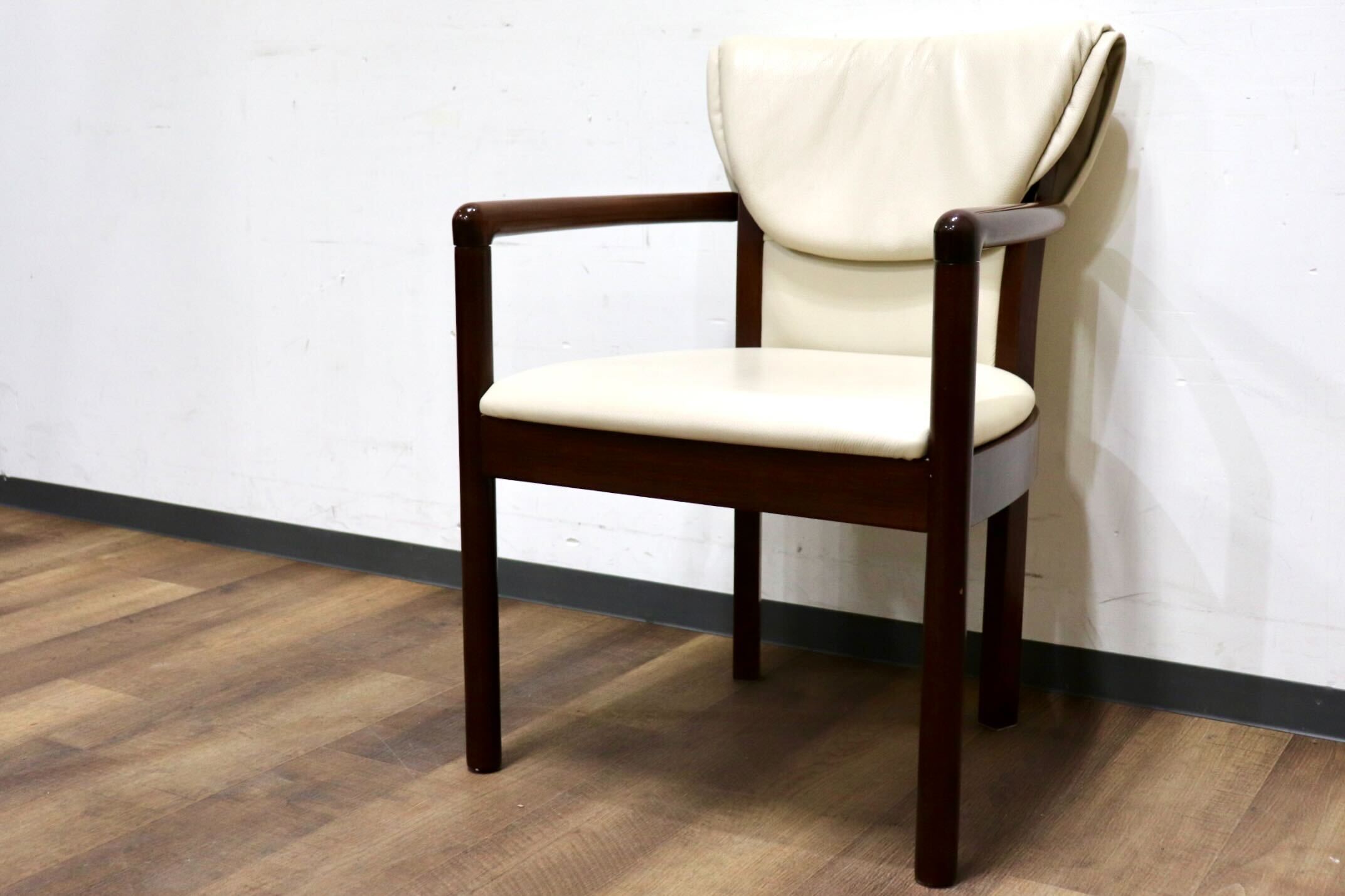 GMHH416B○モリシゲ / MORISHIGE アームチェア ダイニングチェア 食卓椅子 椅子 本革 IDC大塚家具 最高級 モダン クラシック