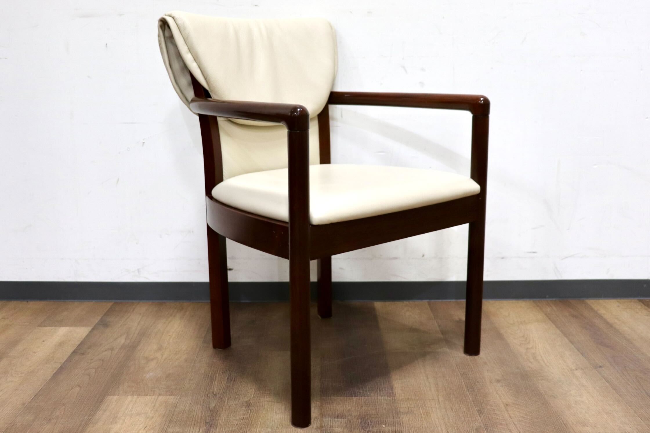 GMHH416B○モリシゲ / MORISHIGE アームチェア ダイニングチェア 食卓椅子 椅子 本革 IDC大塚家具 最高級 モダン クラシック