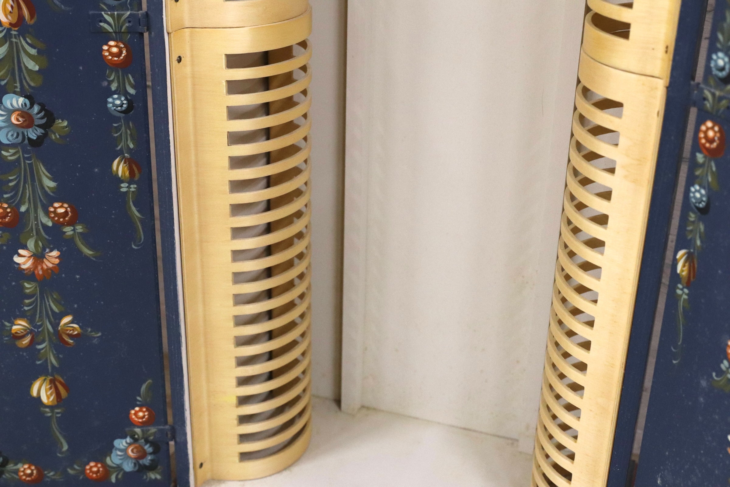 GMJH48○オランダ製 Hindeloopen / ヒンデローペン ハンドペイント CDラック キャビネット シャビー アンティーク 民芸家具 稀少