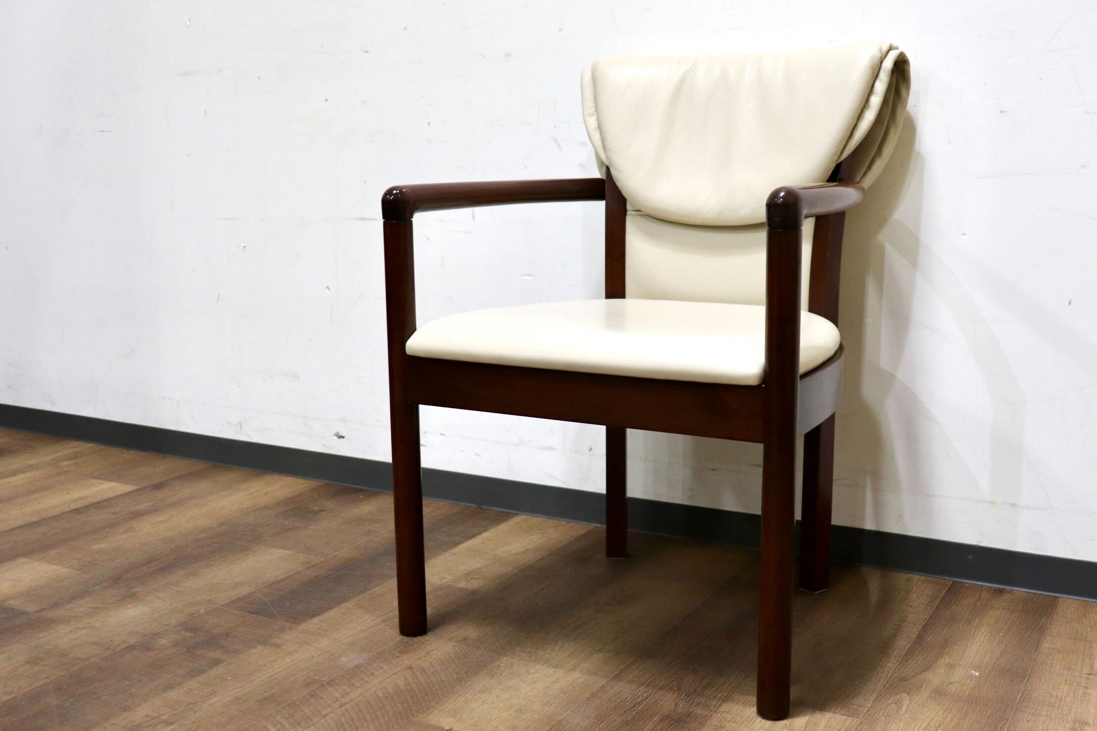 GMHH416C○モリシゲ / MORISHIGE アームチェア ダイニングチェア 食卓椅子 椅子 本革 IDC大塚家具 最高級 モダン クラシック