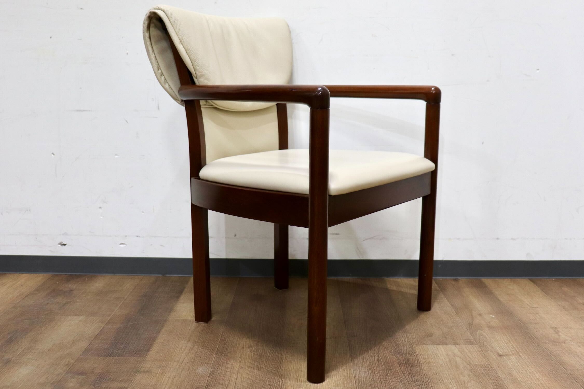 GMHH416C○モリシゲ / MORISHIGE アームチェア ダイニングチェア 食卓椅子 椅子 本革 IDC大塚家具 最高級 モダン クラシック