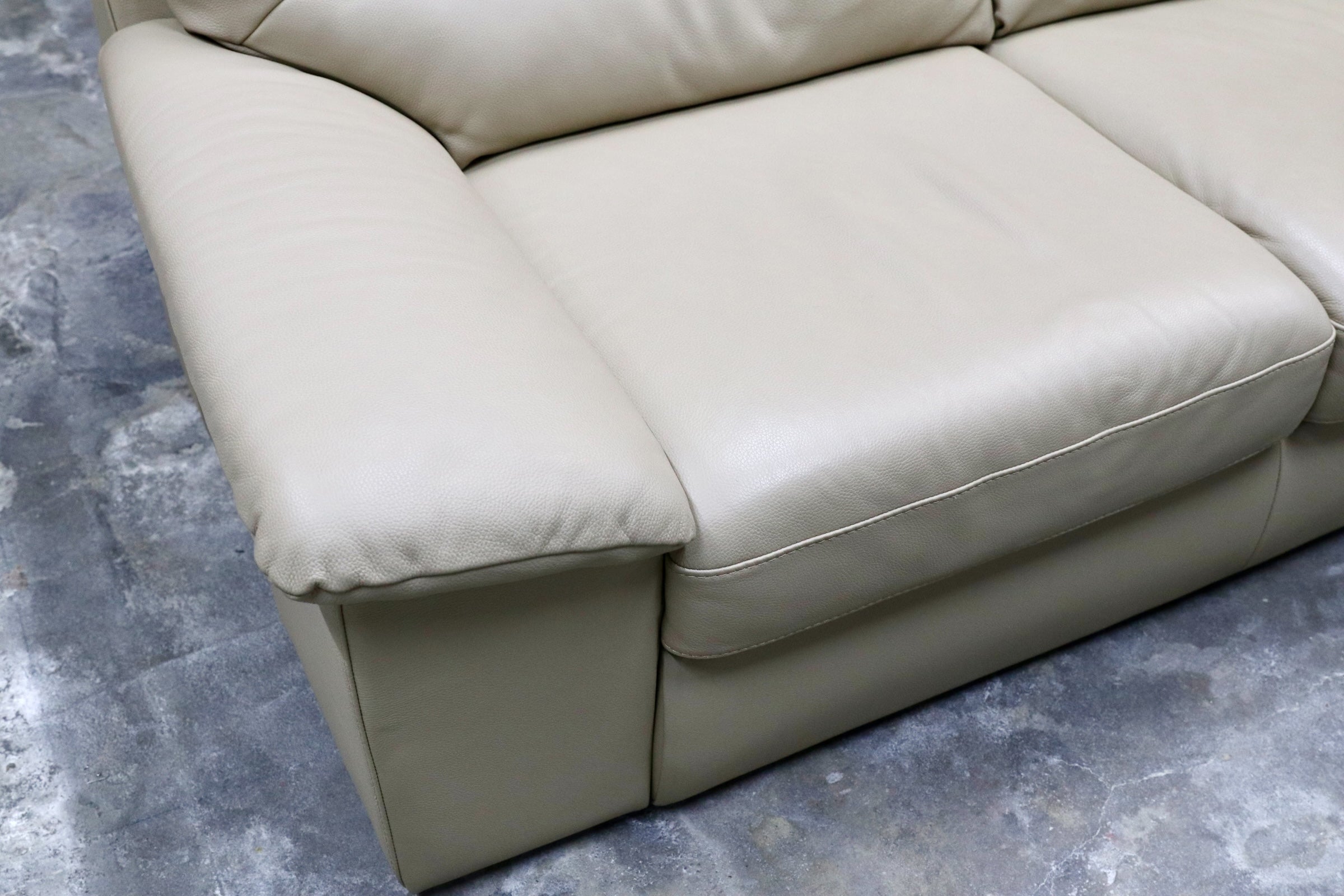 GMJK80○NICOLETTI HOME / ニコレッティホーム イタリア最高級 総本革 2人掛けソファ ラブソファ IDC大塚家具取扱 ベージュ 約40万