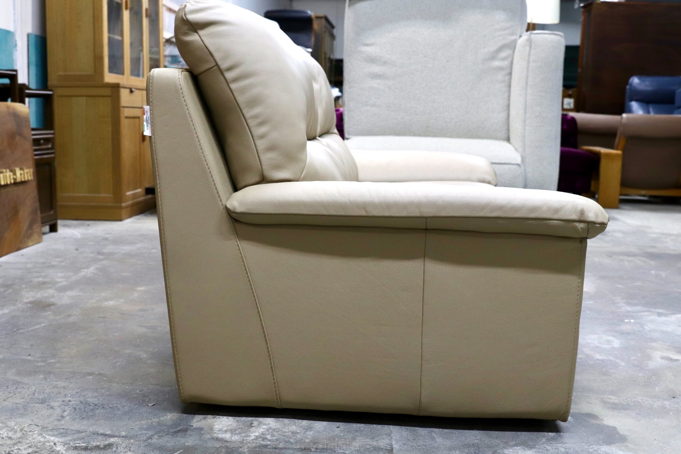 GMJK80○NICOLETTI HOME / ニコレッティホーム イタリア最高級 総本革 2人掛けソファ ラブソファ IDC大塚家具取扱 ベージュ 約40万