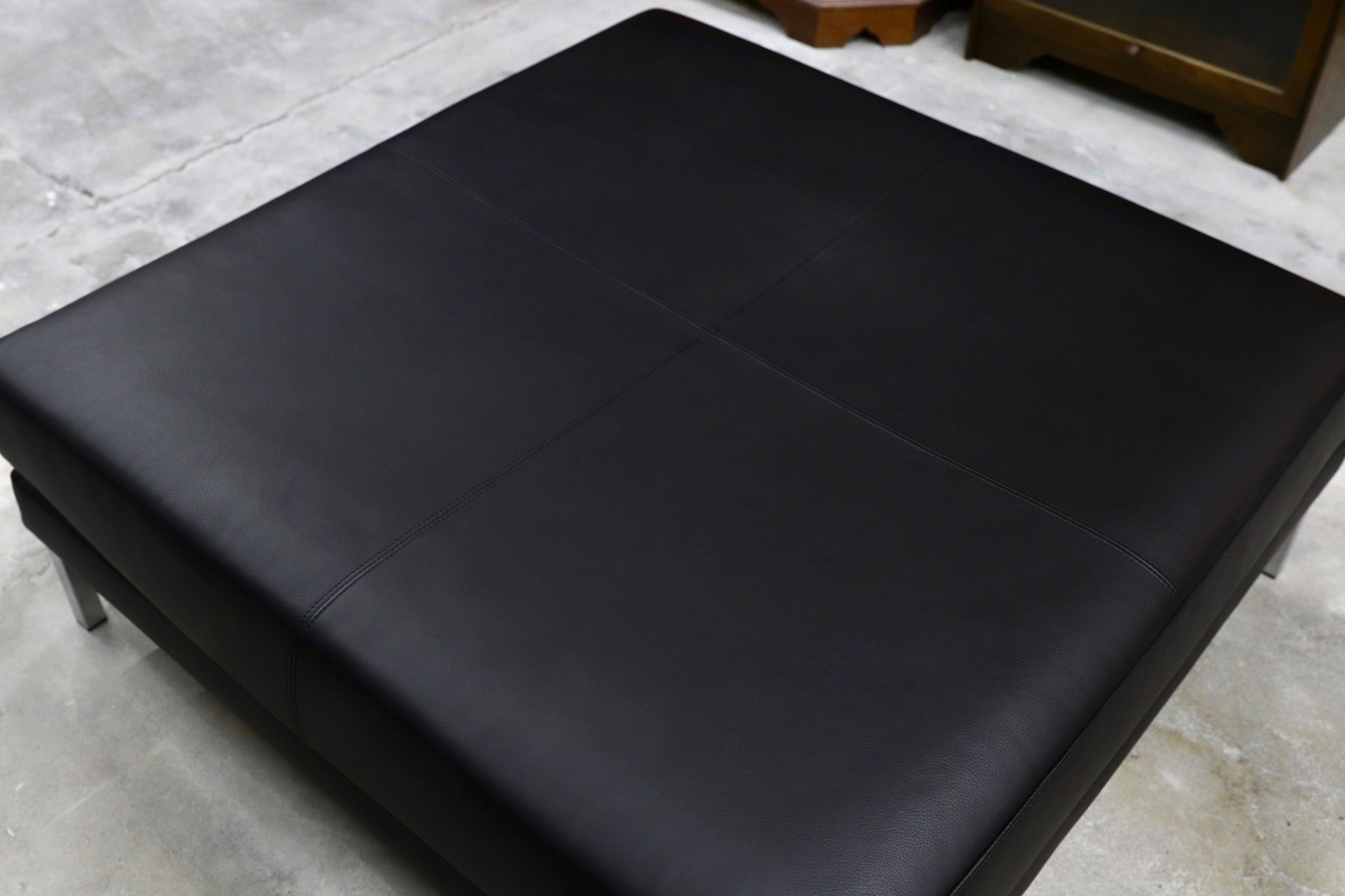 GMHK616○HUKLA / フクラ VALIANT ヴァリアント 本革 レザー オットマン スツール ソファ 黒 定価約43.8万 モデルルーム展示品