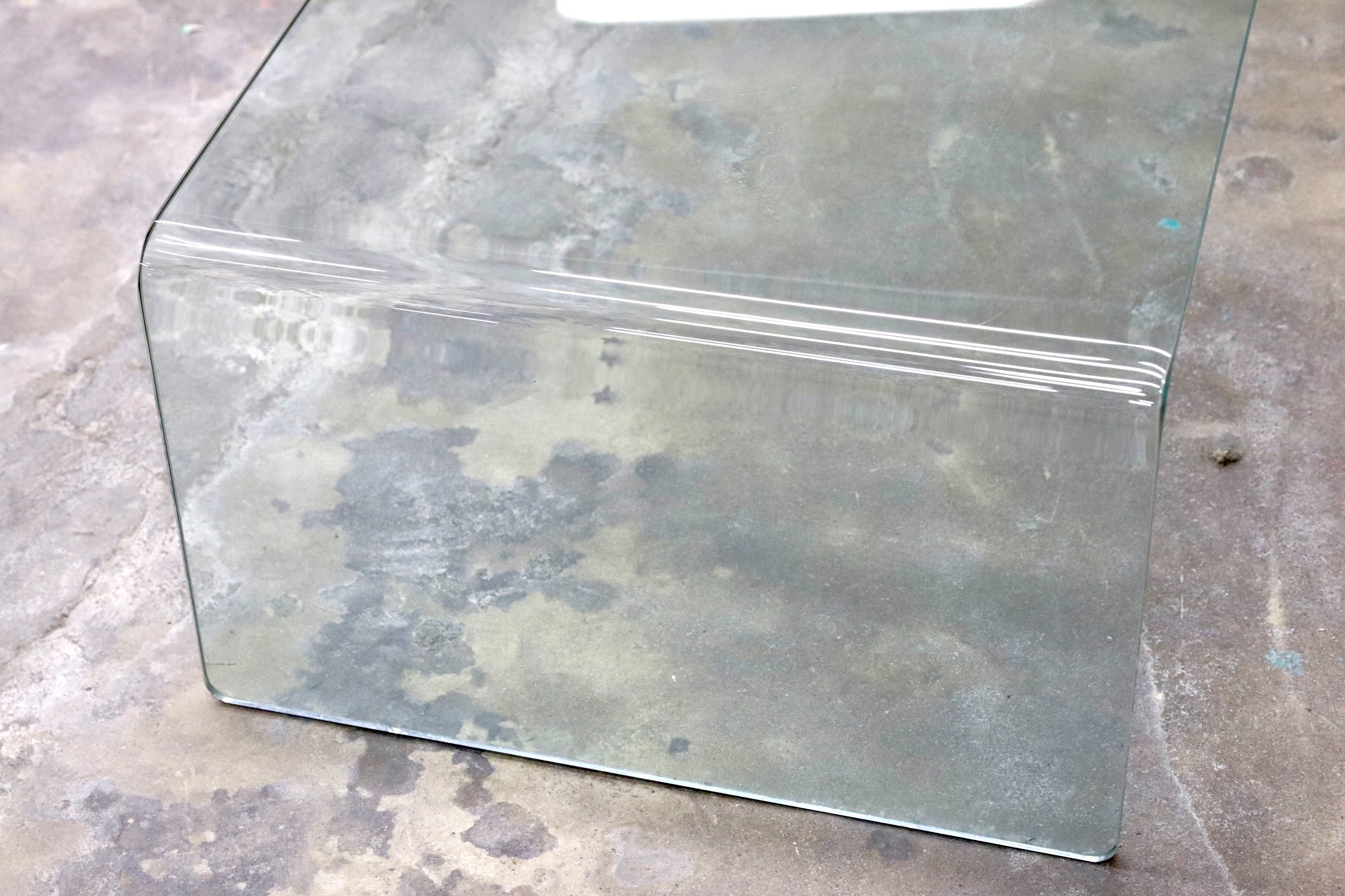 GMHK0095○IDC大塚家具 Continental Furniture / コンチネンタルファニチャー SATURN サターン ガラス リビングテーブル 展示品