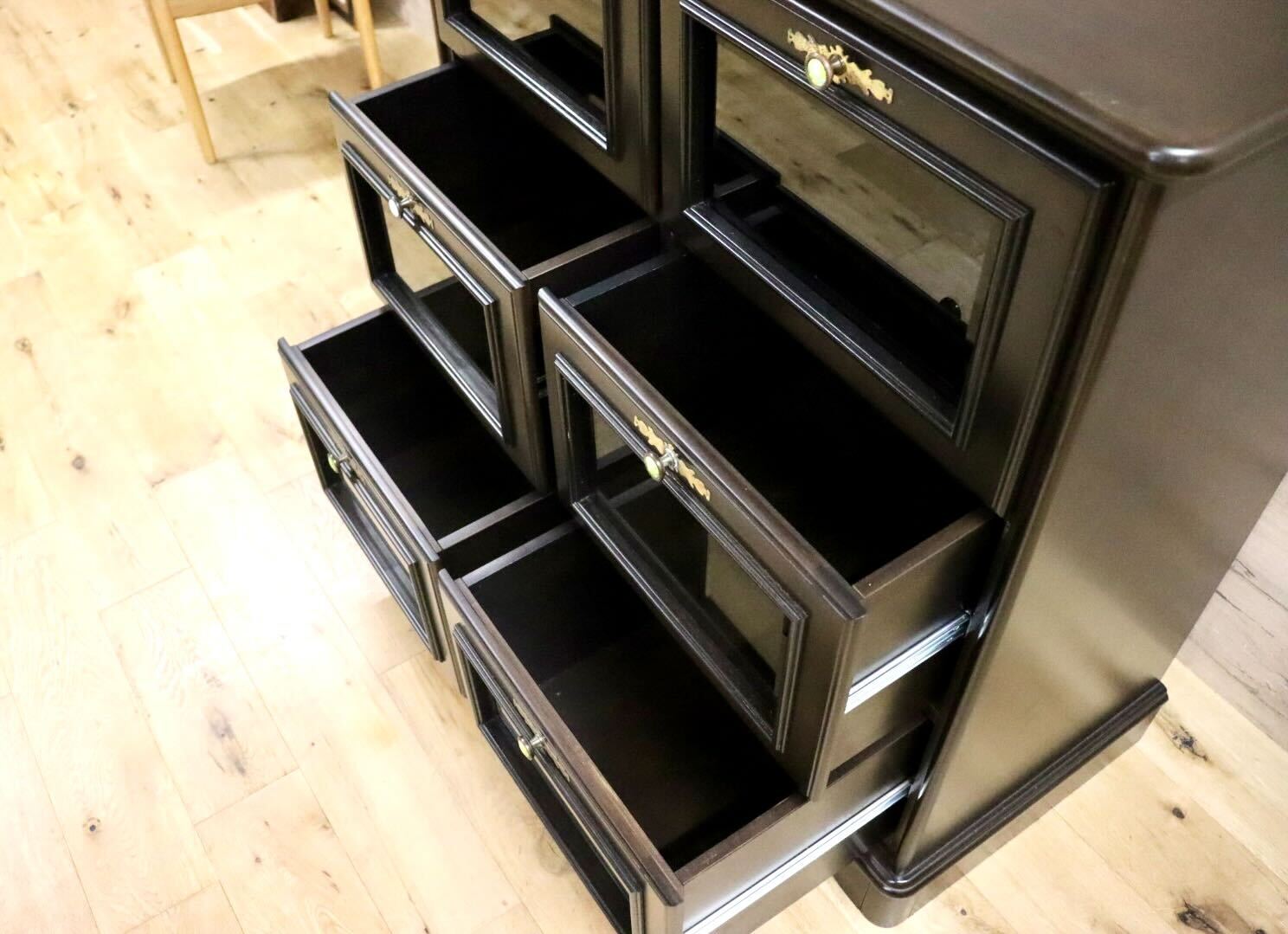 GMHS318○karimoku / カリモク キャビネット サイドボード 飾り棚 チェスト 収納家具 アンティーク調 国産家具 ダークブラウン
