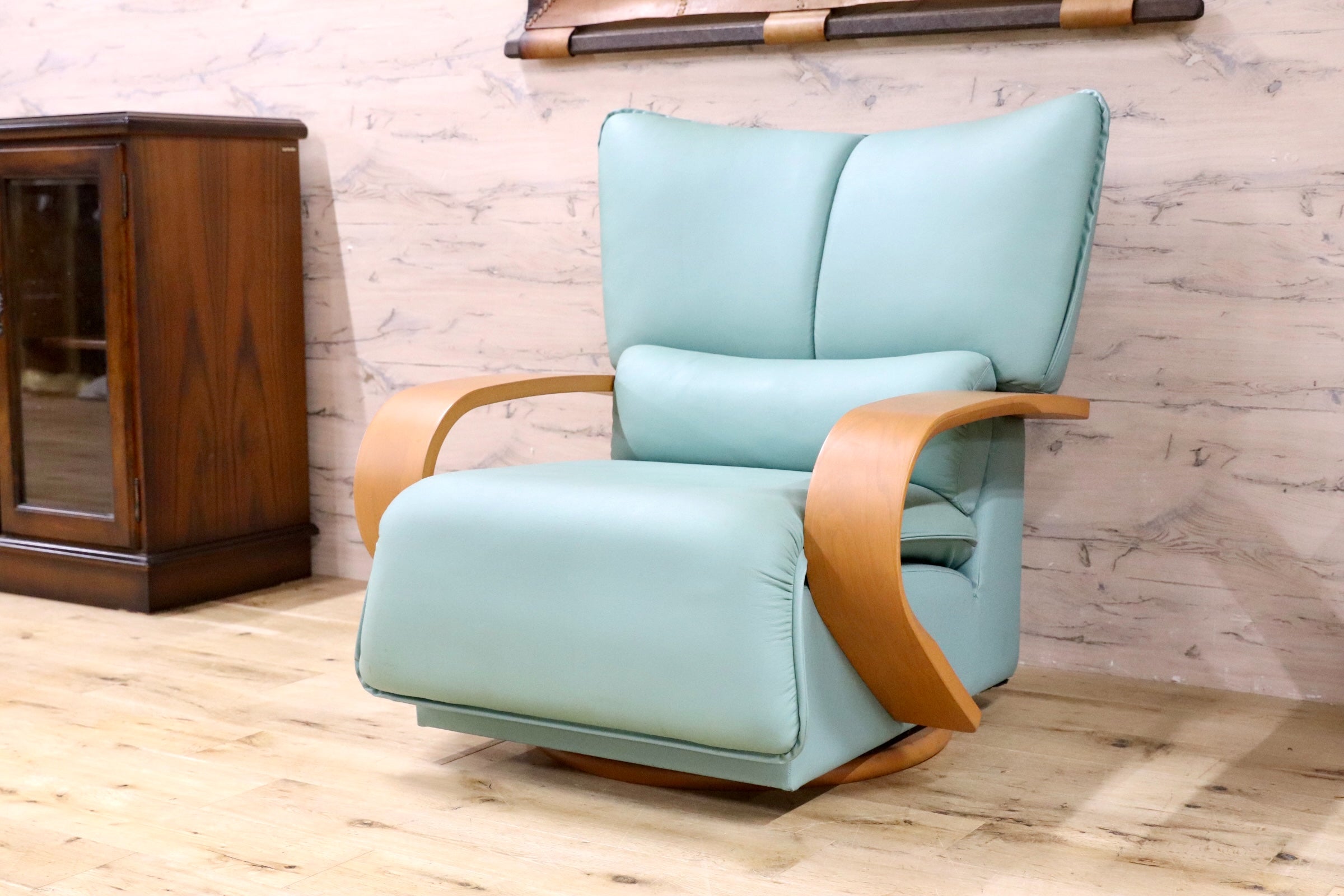 GMFN5595○FUJI FURNITURE / 冨士ファニチア 回転式 パーソナルチェア 1人掛けソファ 合皮 ラウンジチェア 徳島家具