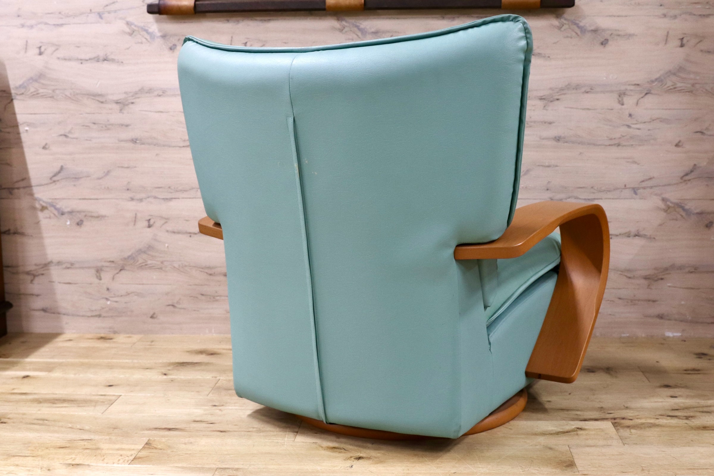 GMFN5595○FUJI FURNITURE / 冨士ファニチア 回転式 パーソナルチェア 1人掛けソファ 合皮 ラウンジチェア 徳島家具