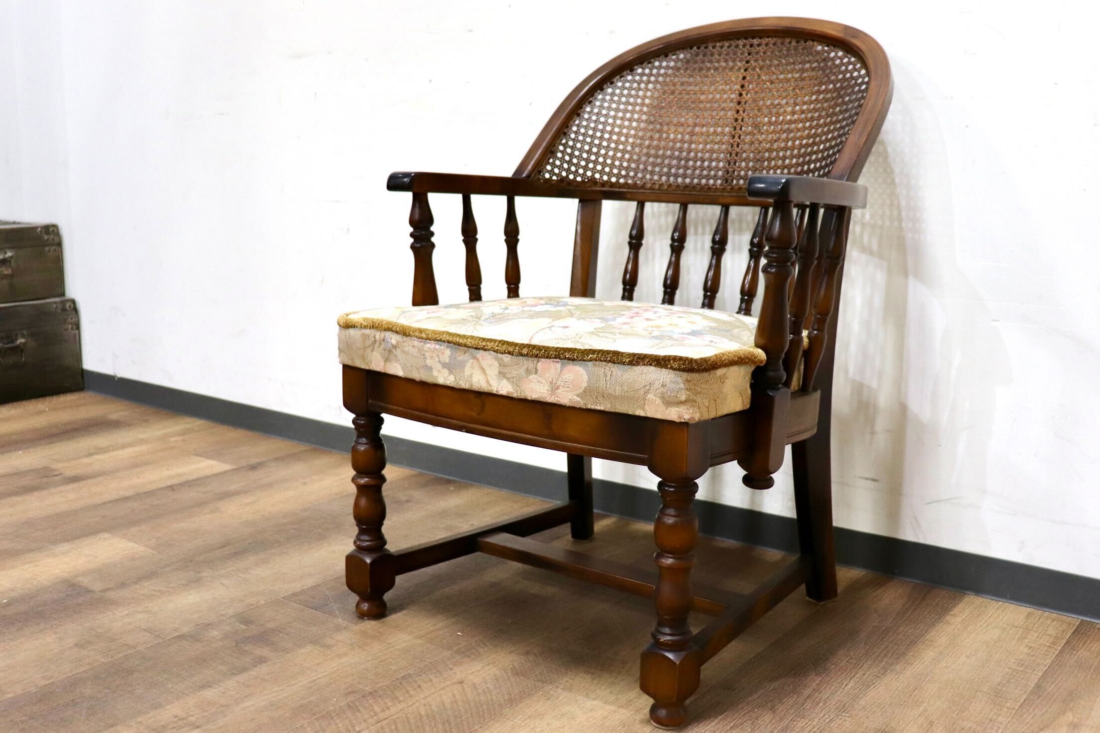 GMHH415A○karimoku / カリモク コロニアル アームチェア 椅子 ラウンジチェア シングルソファ ラタン 国産家具 レトロ ヴィンテージ