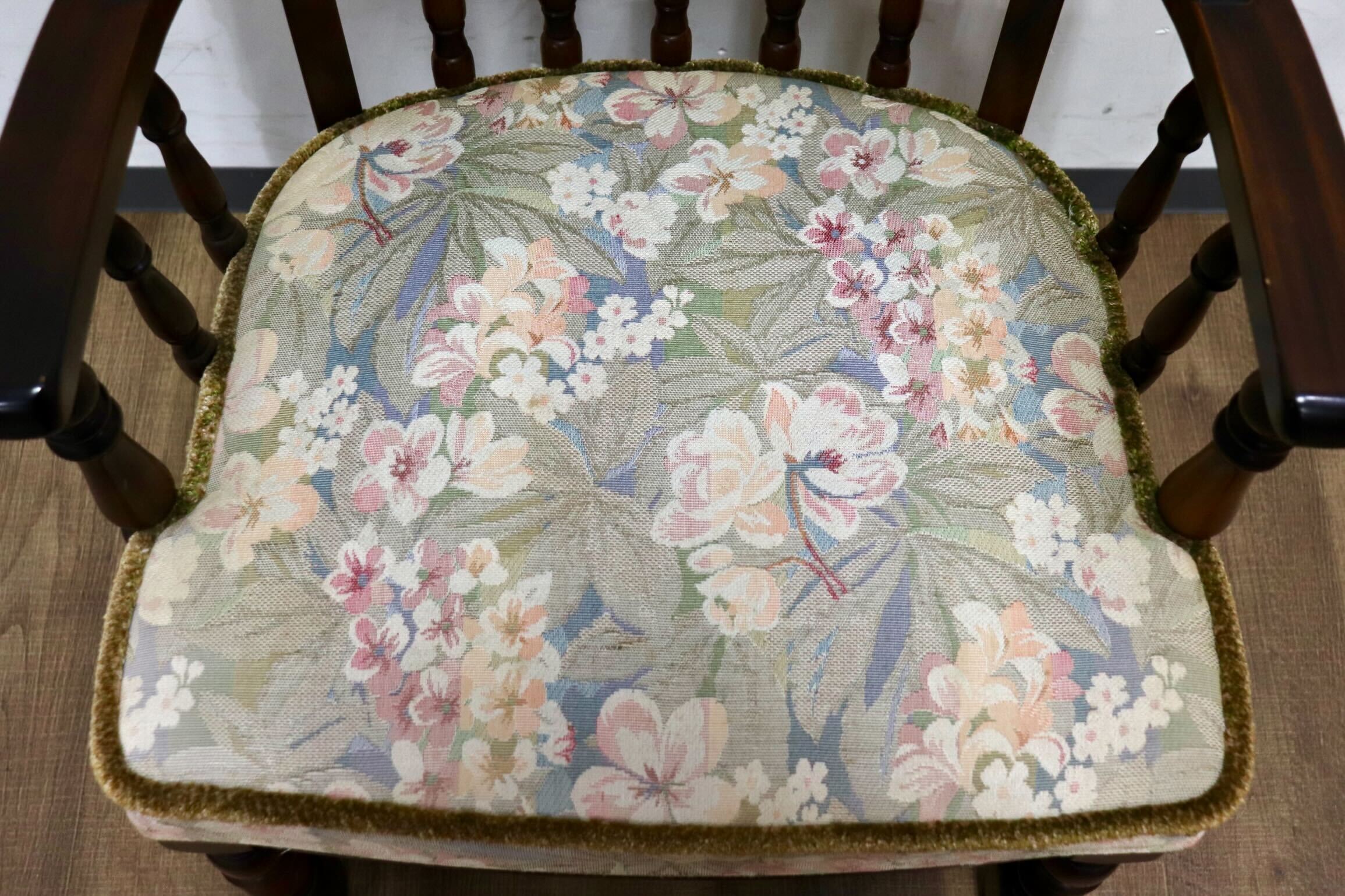 GMHH415B○karimoku / カリモク コロニアル アームチェア 椅子 ラウンジチェア シングルソファ ラタン 国産家具 レトロ ヴィンテージ