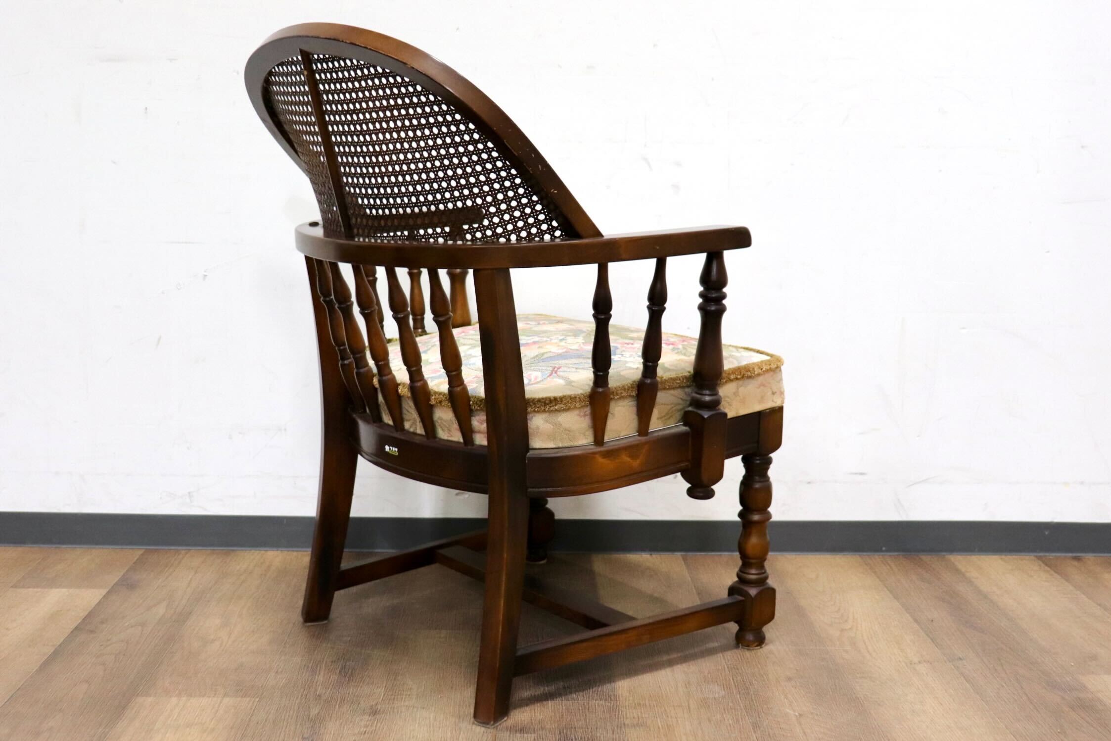 GMHH415B○karimoku / カリモク コロニアル アームチェア 椅子 ラウンジチェア シングルソファ ラタン 国産家具 レトロ ヴィンテージ