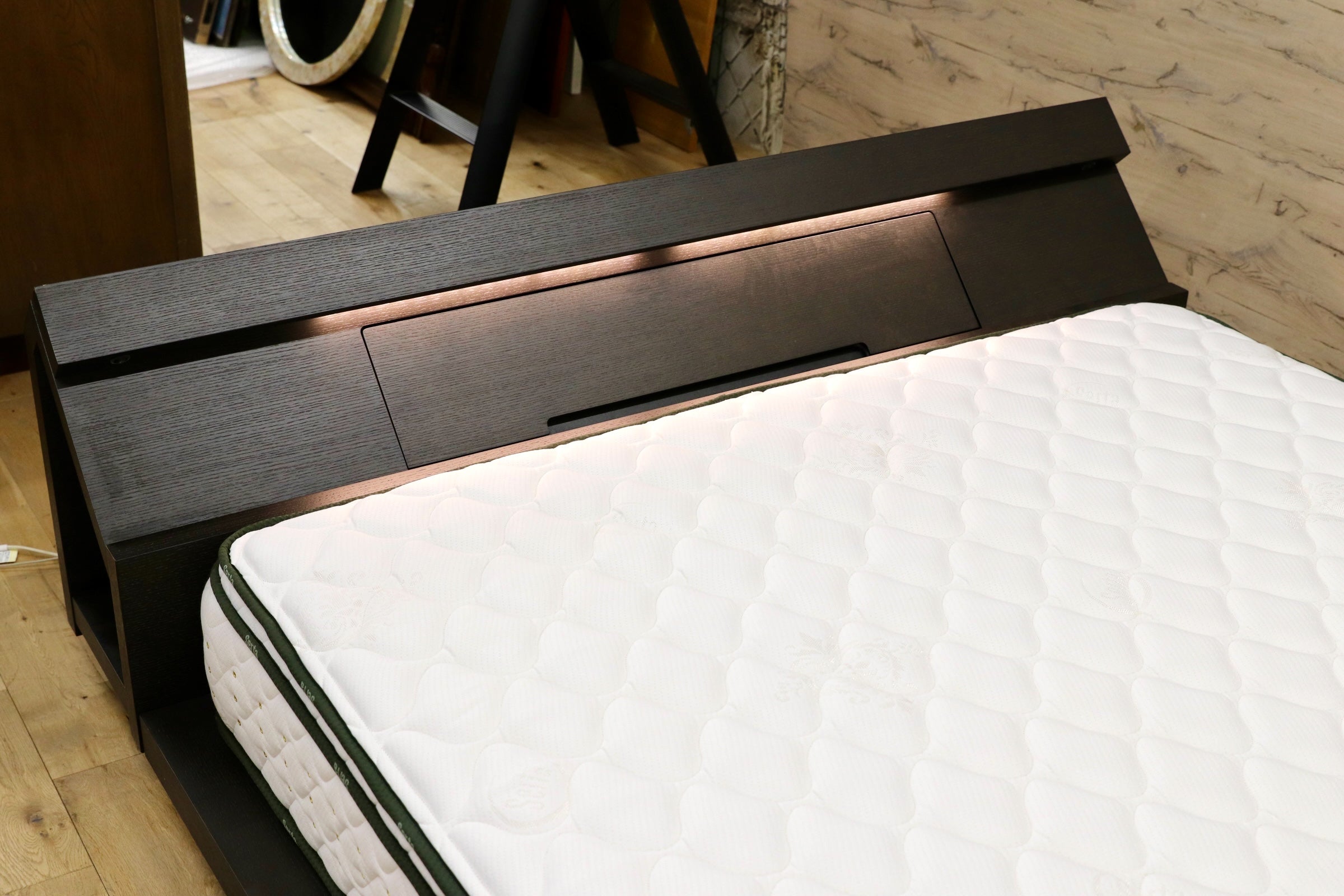 GMIK106○dreambed / ドリームベッド × Serta / サータ クイーンベッド マットレスセット LED照明付き 約47万 モデルルーム展示品