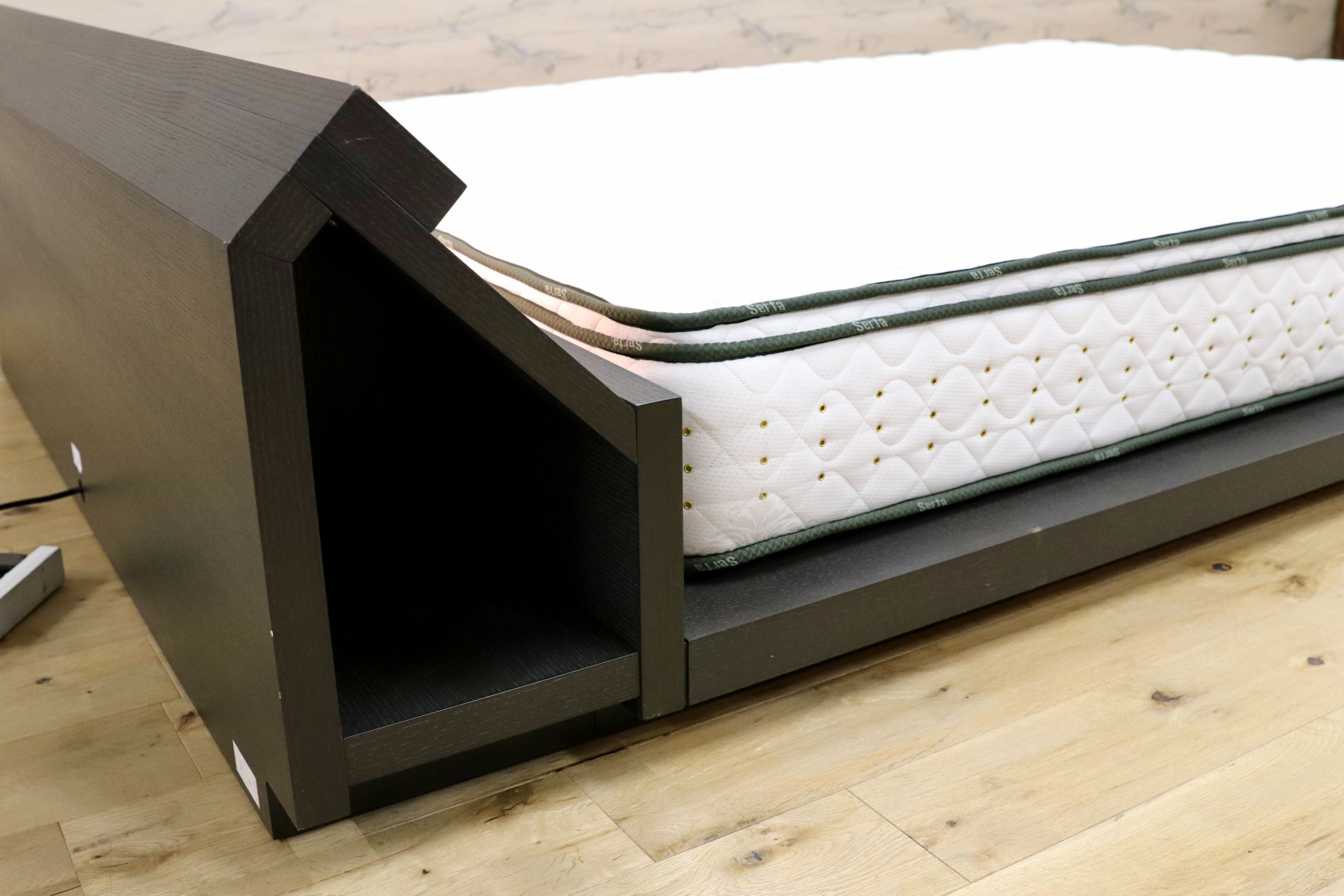 GMIK106○dreambed / ドリームベッド × Serta / サータ クイーンベッド マットレスセット LED照明付き 約47万 モデルルーム展示品